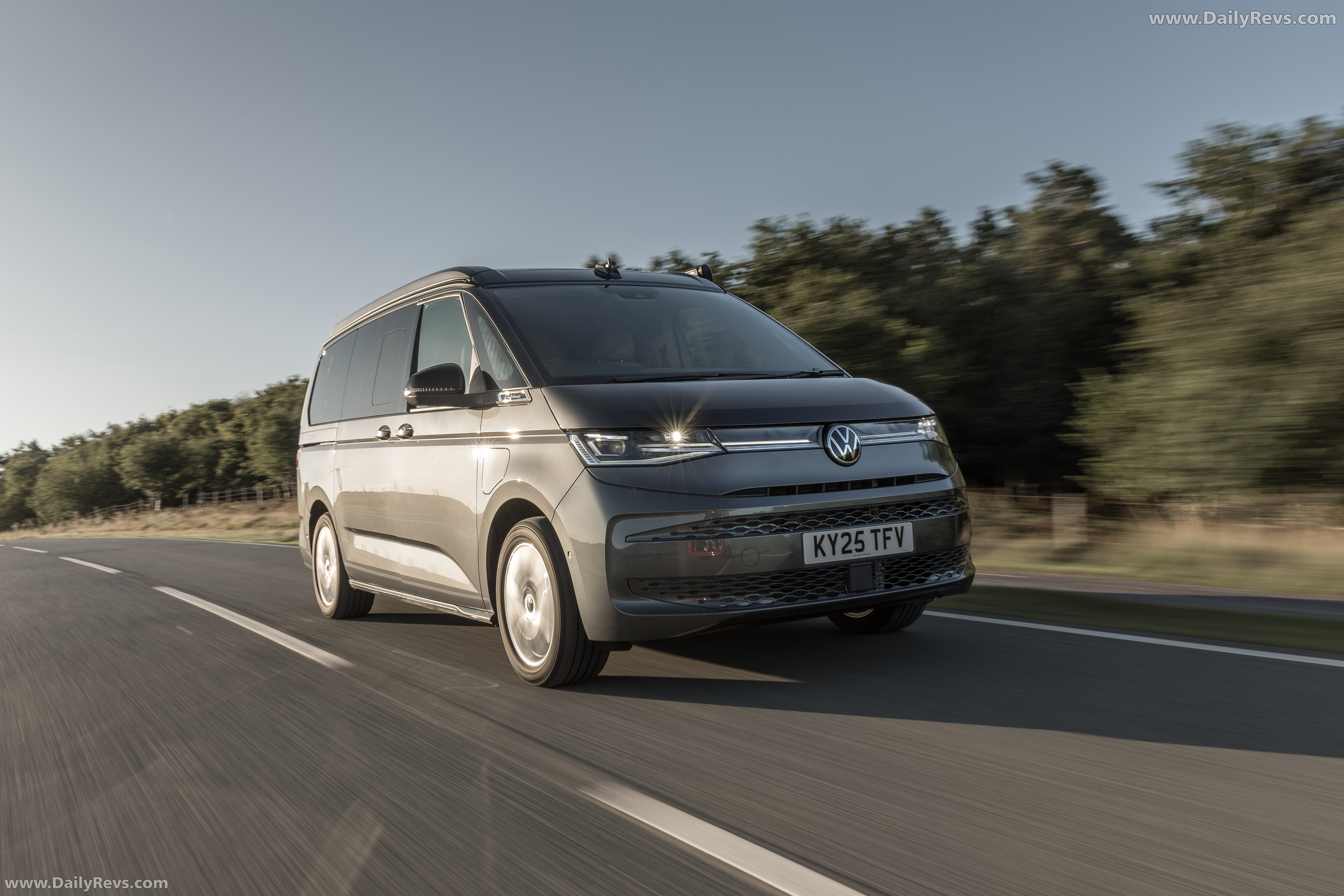2025 Volkswagen California e-Hybrid Front View