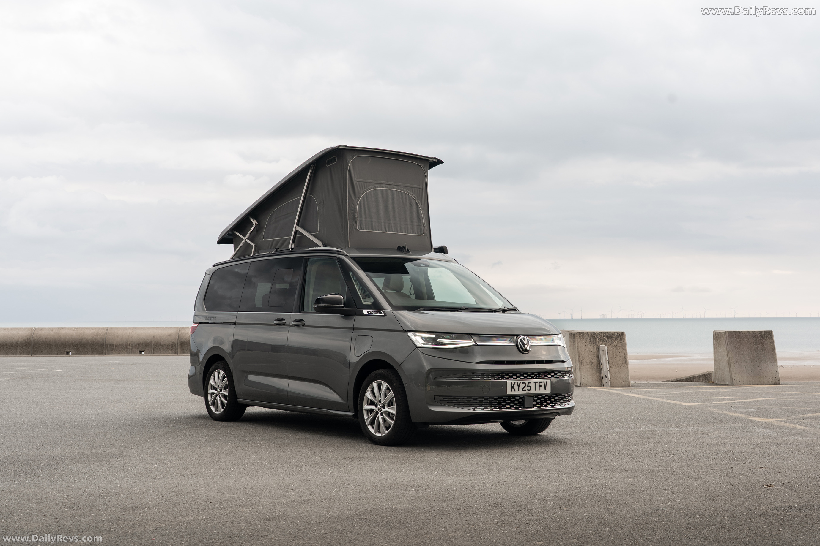 2025 Volkswagen California e-Hybrid Front View
