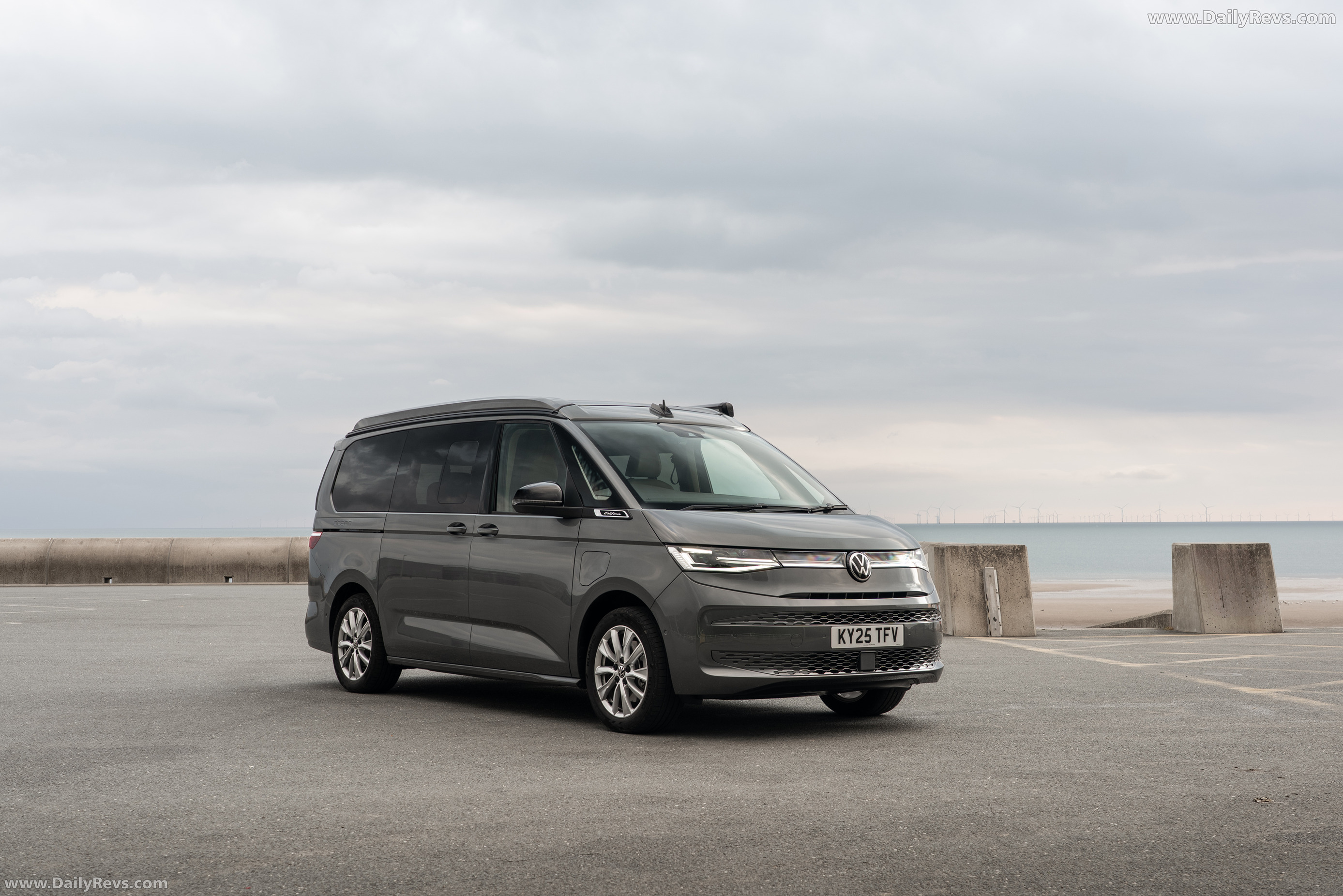 2025 Volkswagen California e-Hybrid Front View