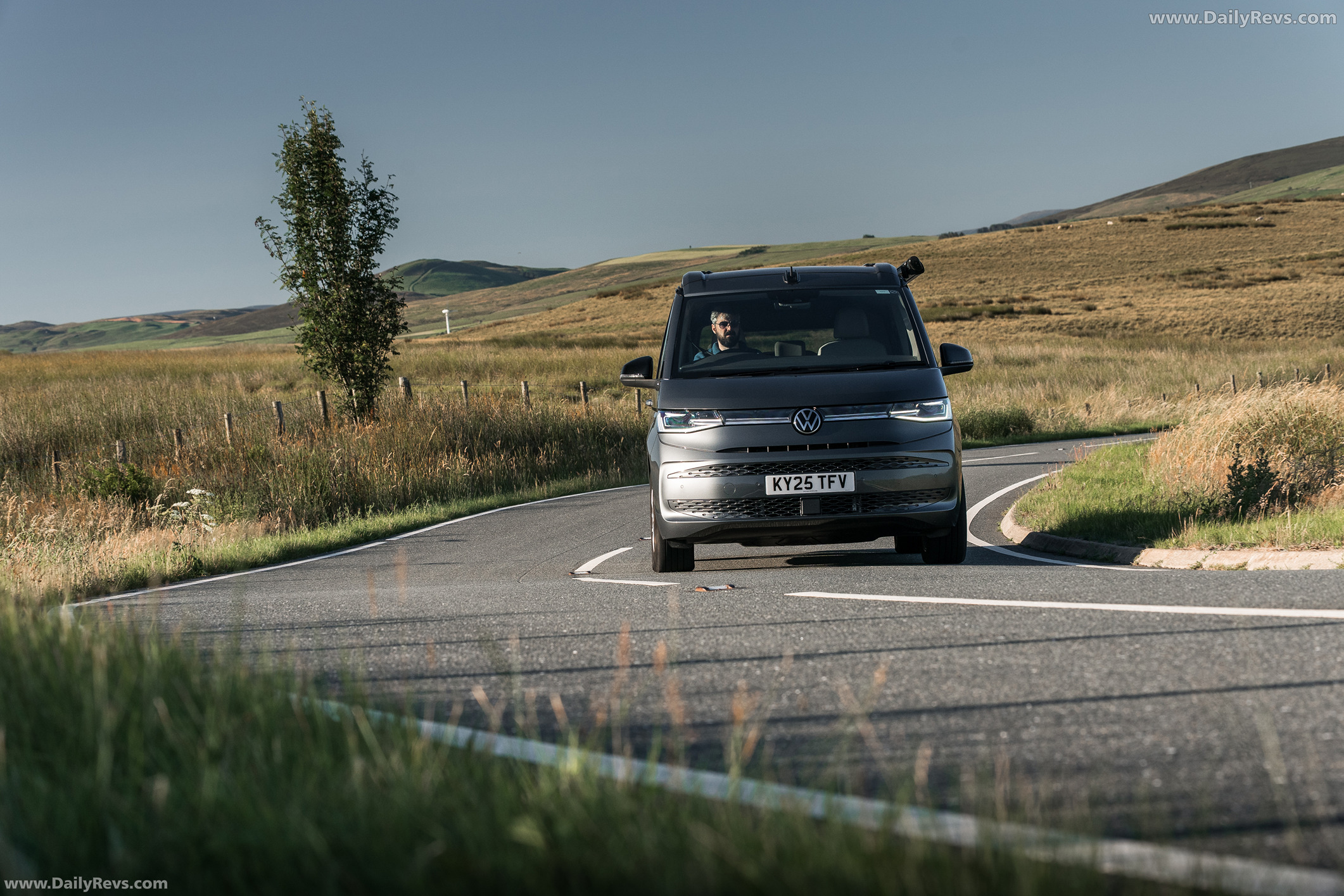2025 Volkswagen California e-Hybrid Front View