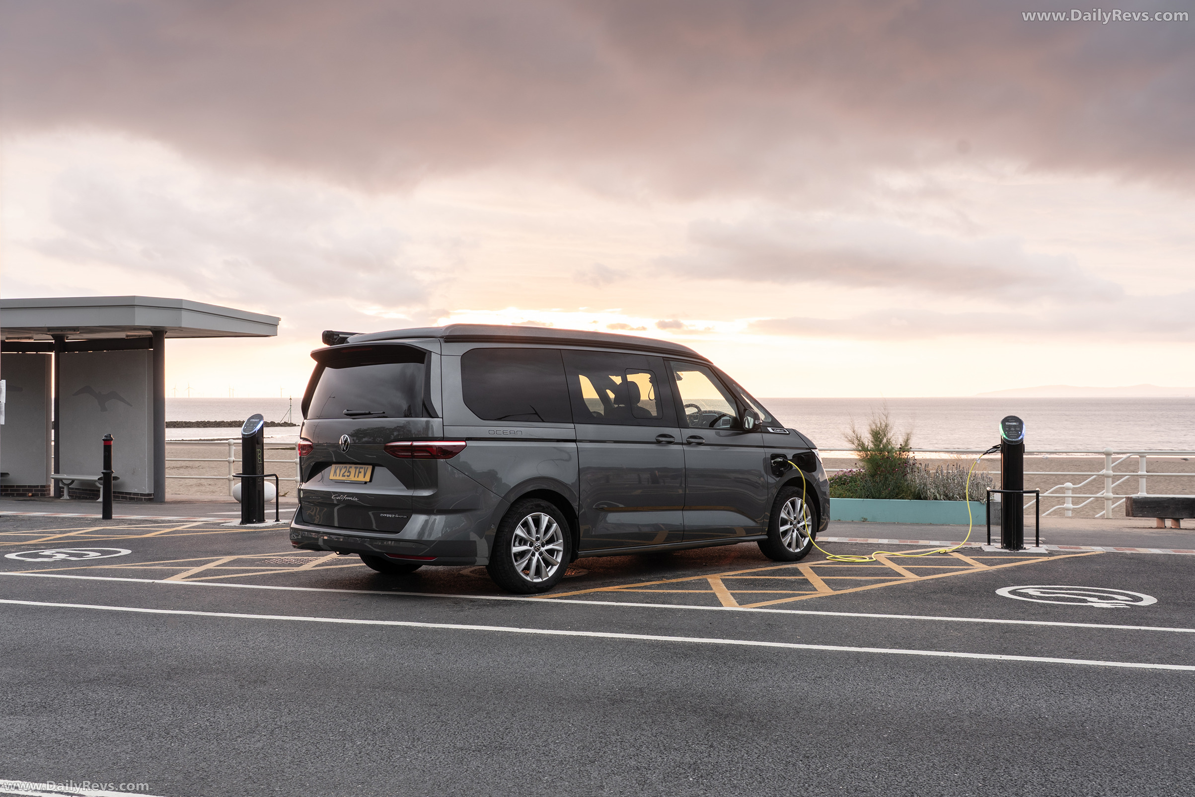 2025 Volkswagen California e-Hybrid Rear View