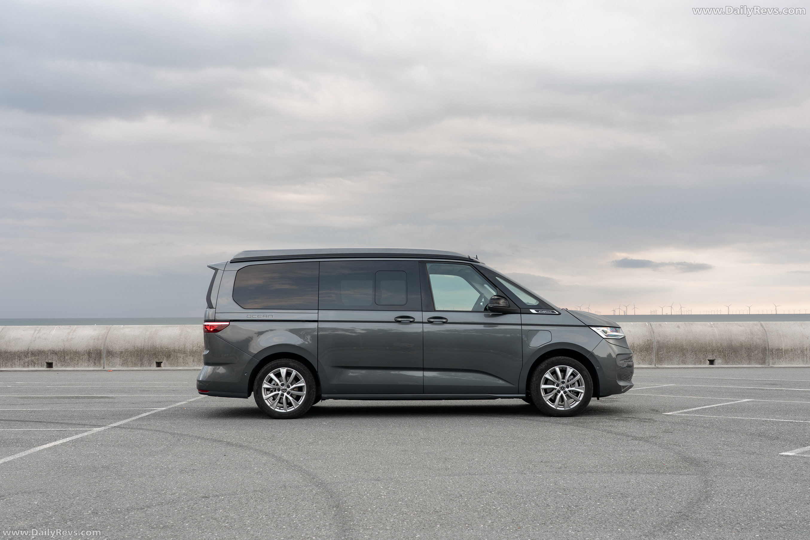 2025 Volkswagen California e-Hybrid Side View