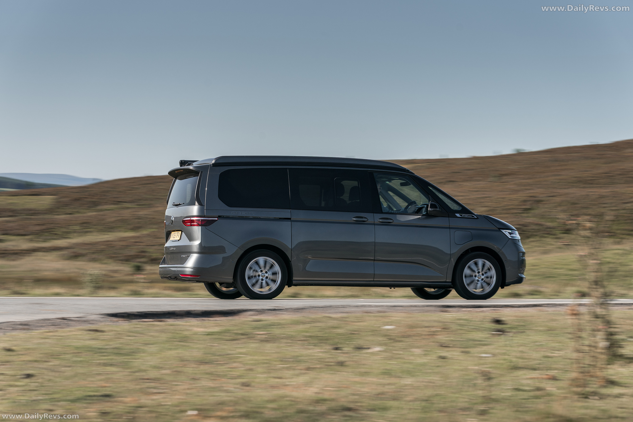 2025 Volkswagen California e-Hybrid Side View