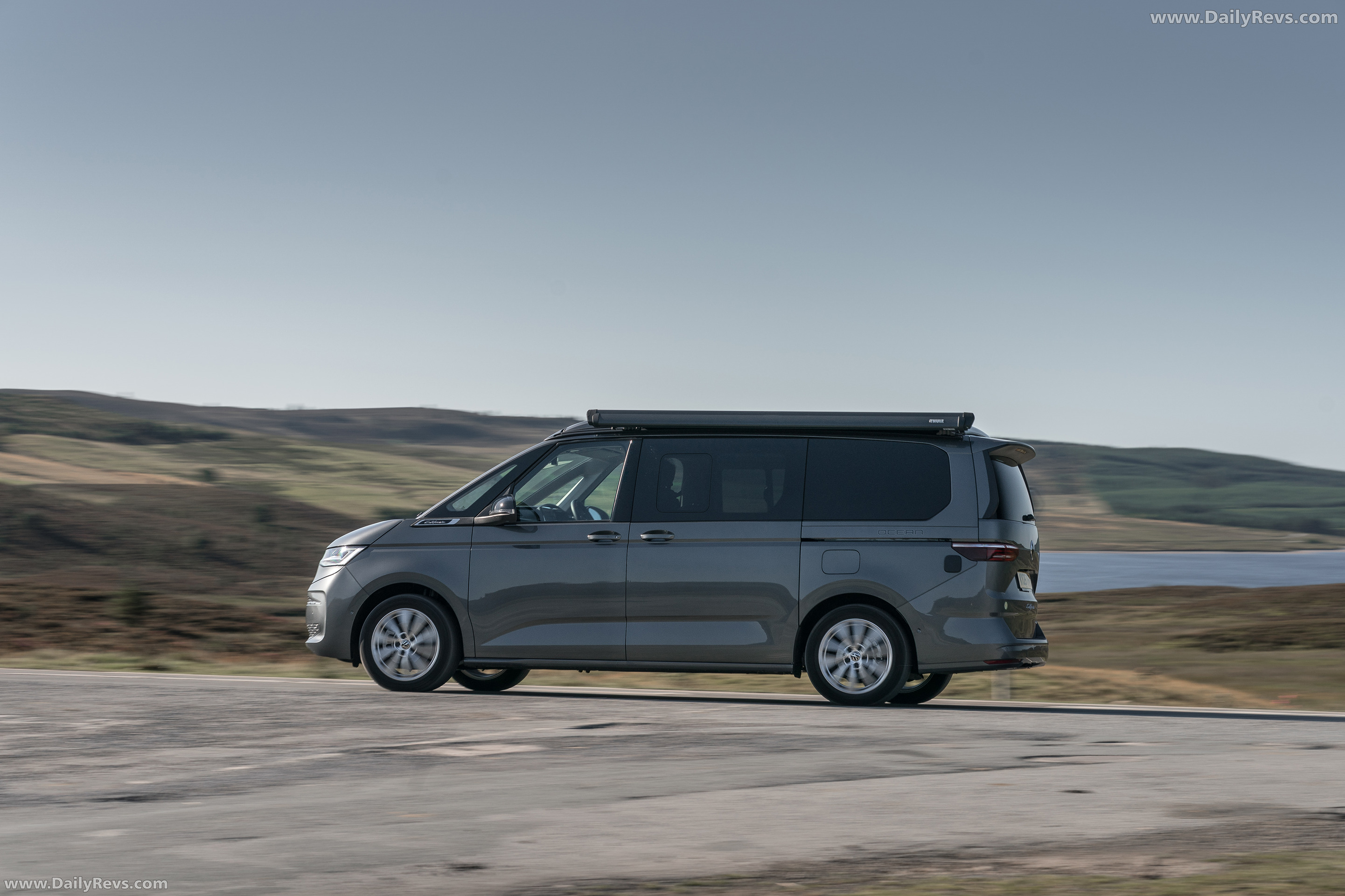 2025 Volkswagen California e-Hybrid Side View