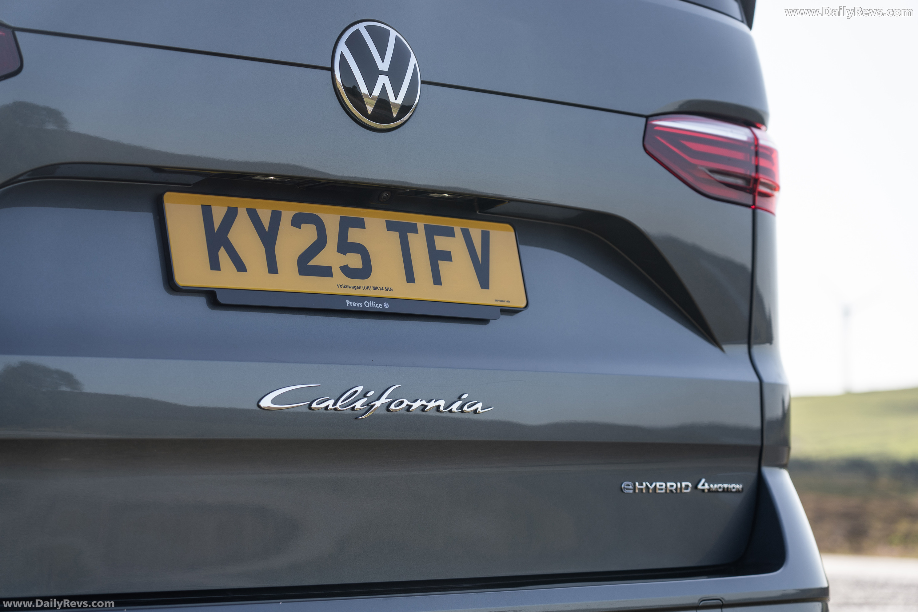 2025 Volkswagen California e-Hybrid Exterior