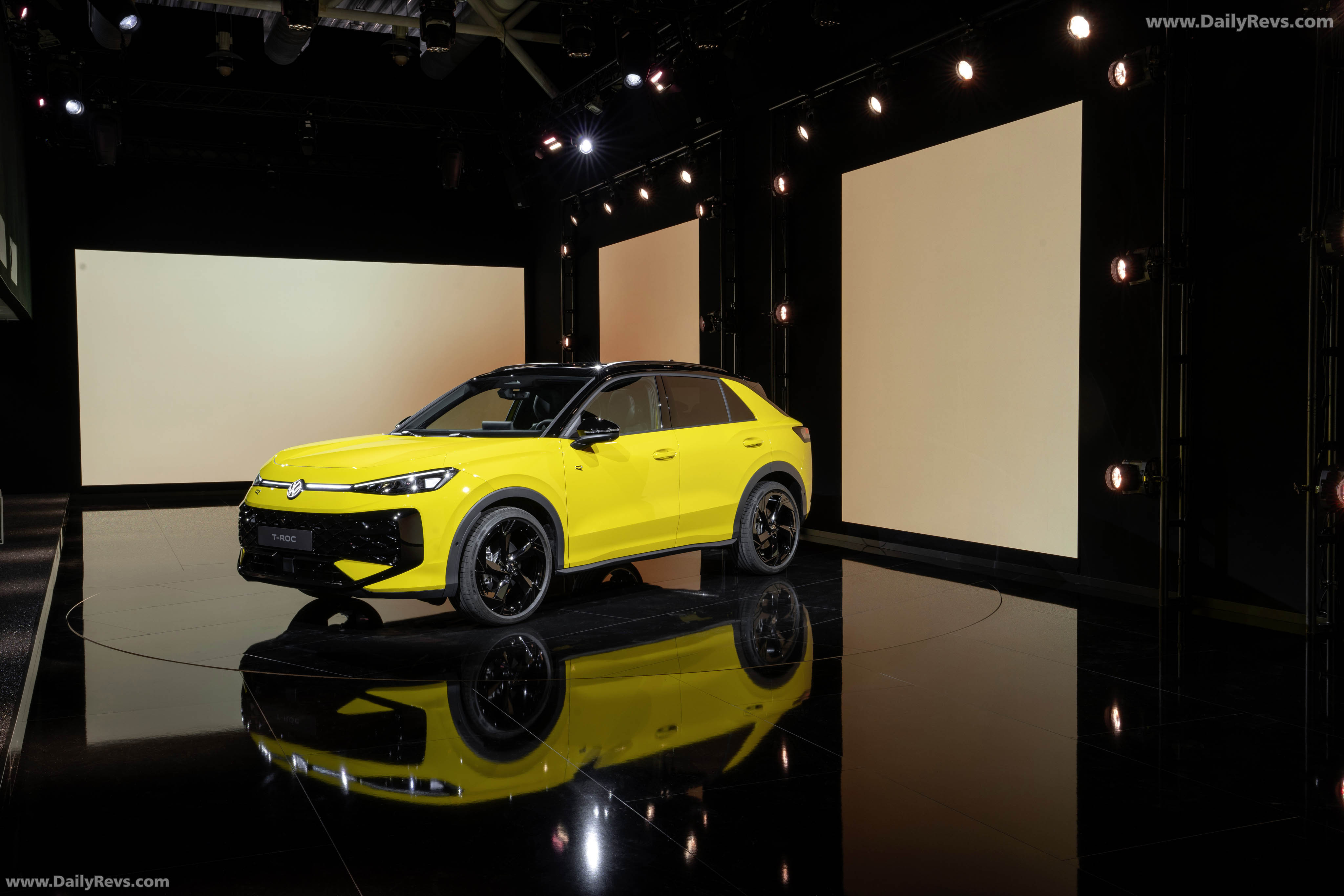 2026 Volkswagen T-Roc Front View