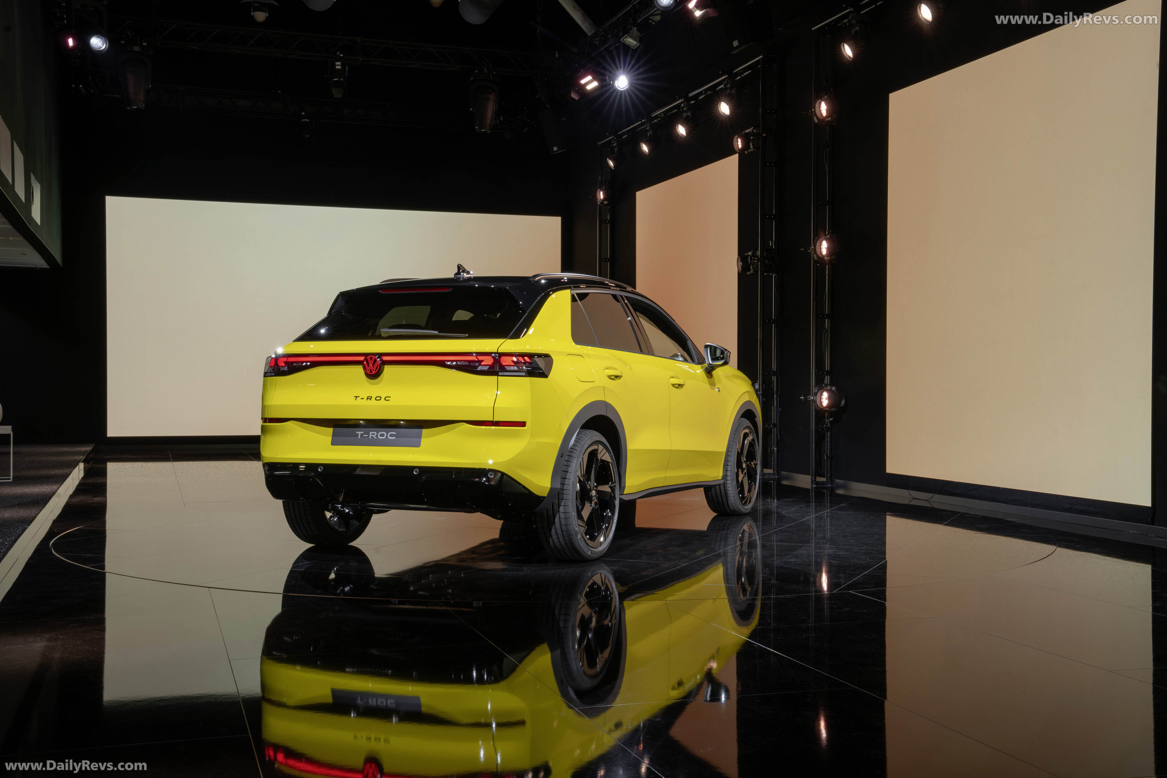 2026 Volkswagen T-Roc Rear View