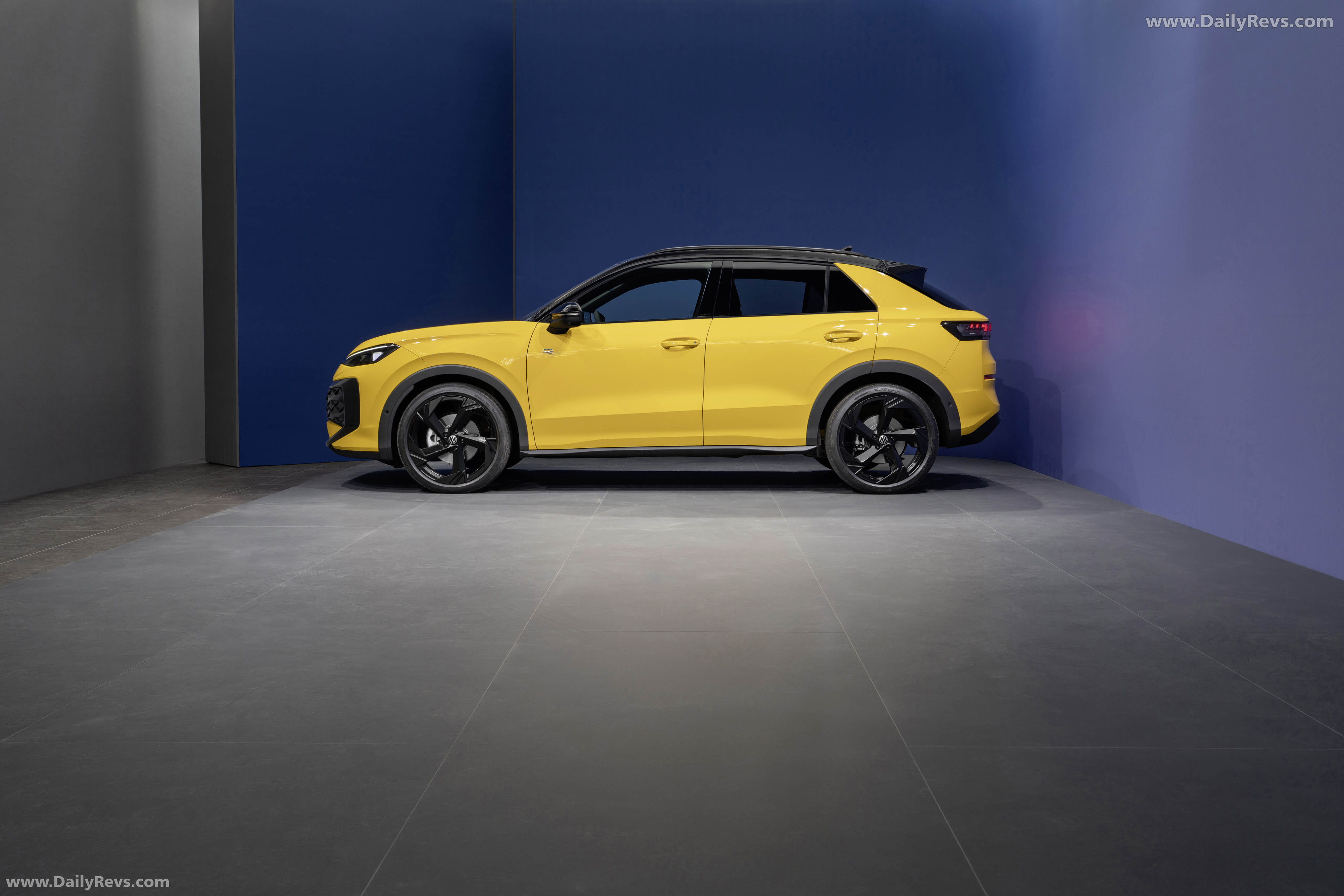 2026 Volkswagen T-Roc Side View