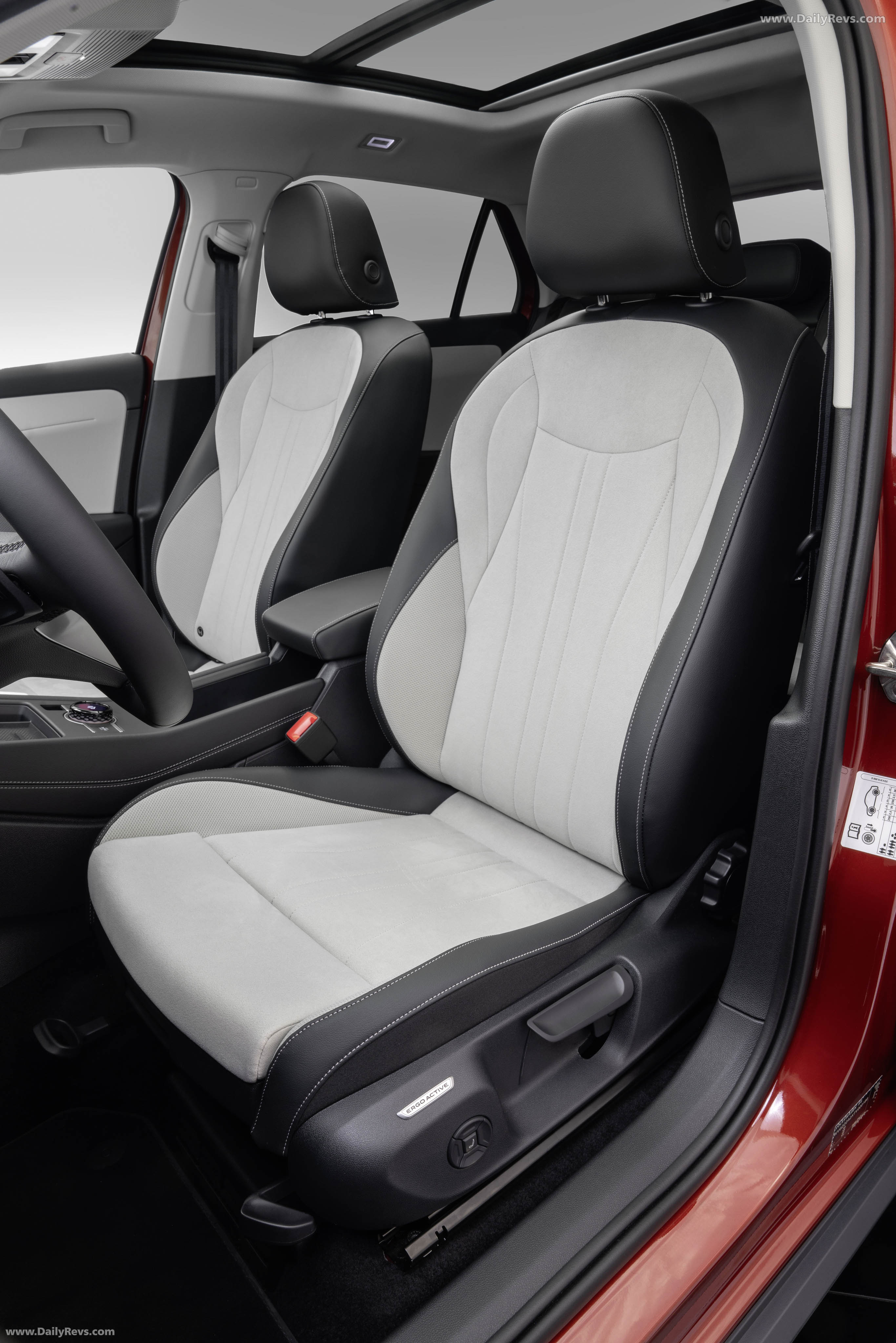2026 Volkswagen T-Roc eTSI Interior