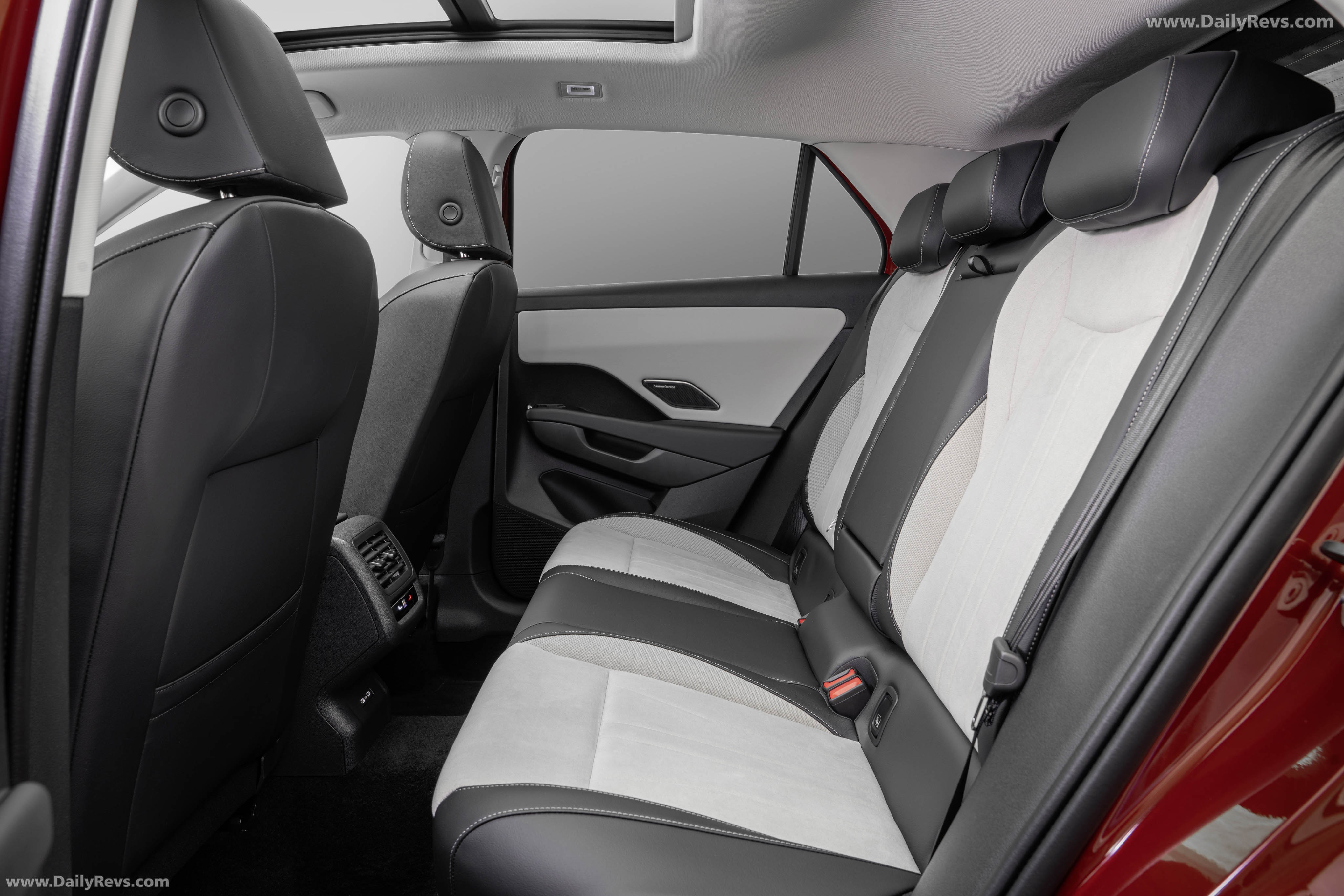 2026 Volkswagen T-Roc eTSI Interior