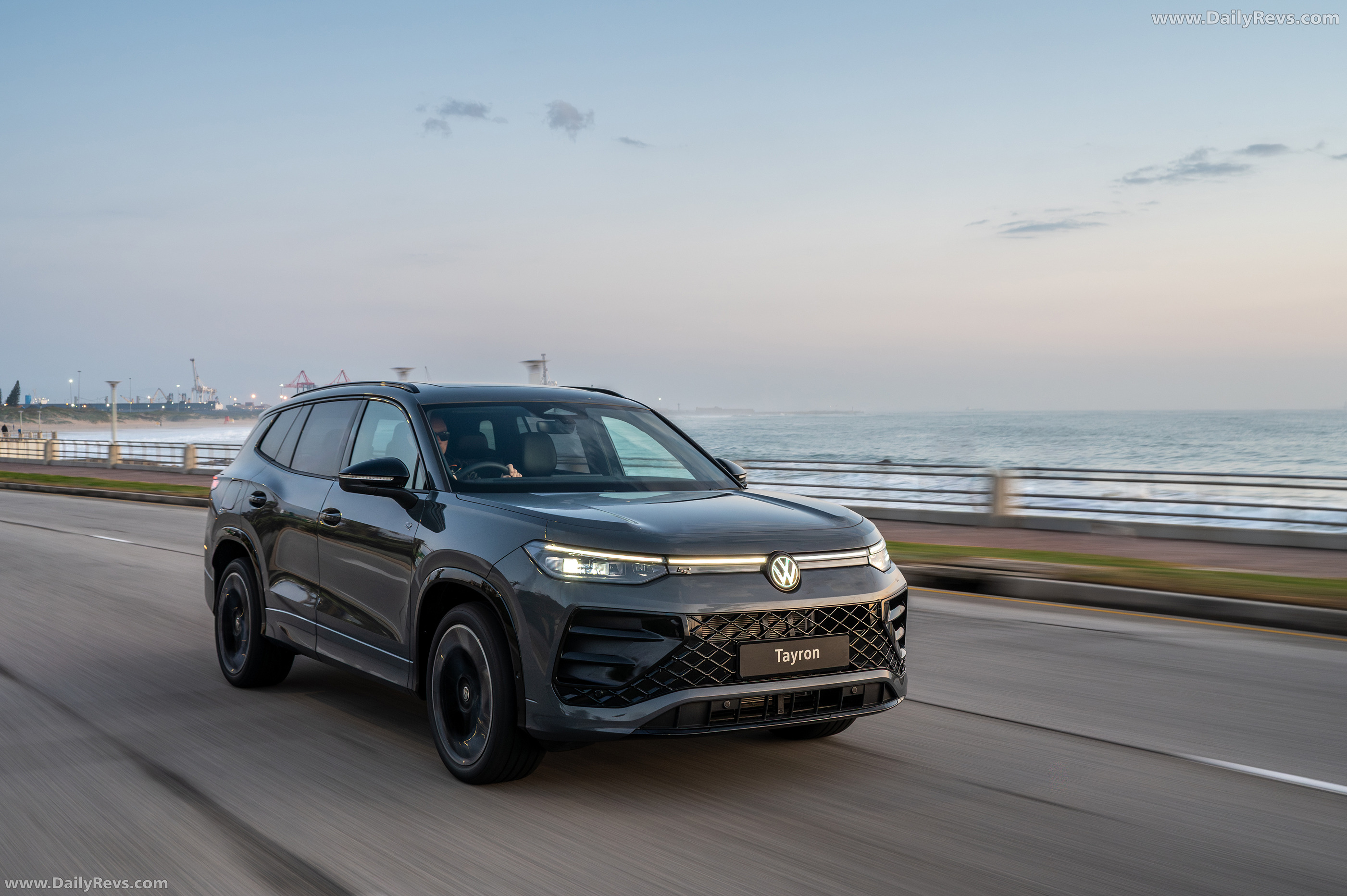 2025 Volkswagen Tayron South African Version Front View