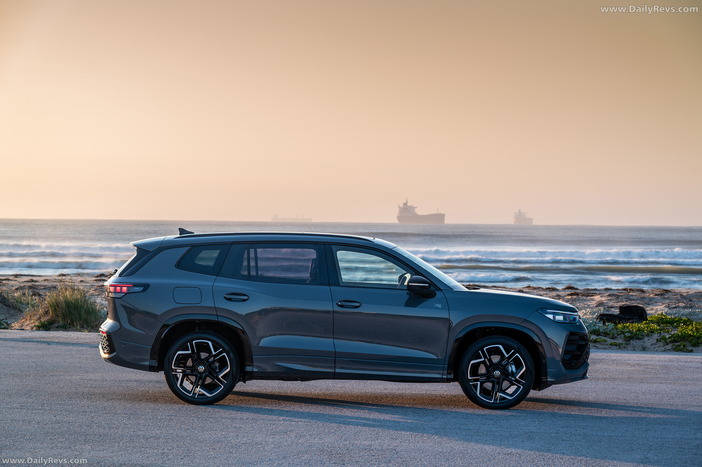 2025 Volkswagen Tayron South African Version Side View