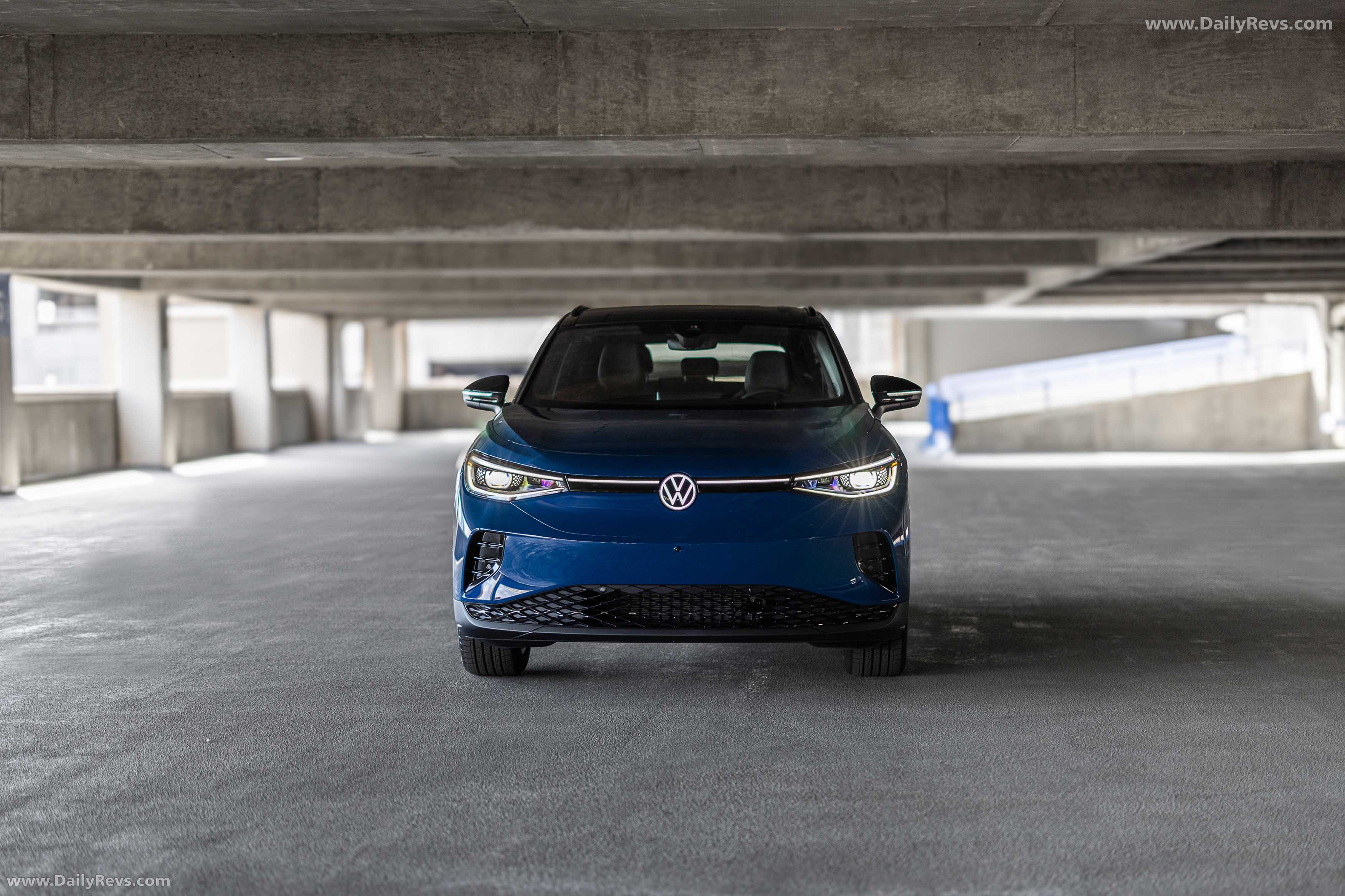 2025 Volkswagen ID.4 Black Package Front View