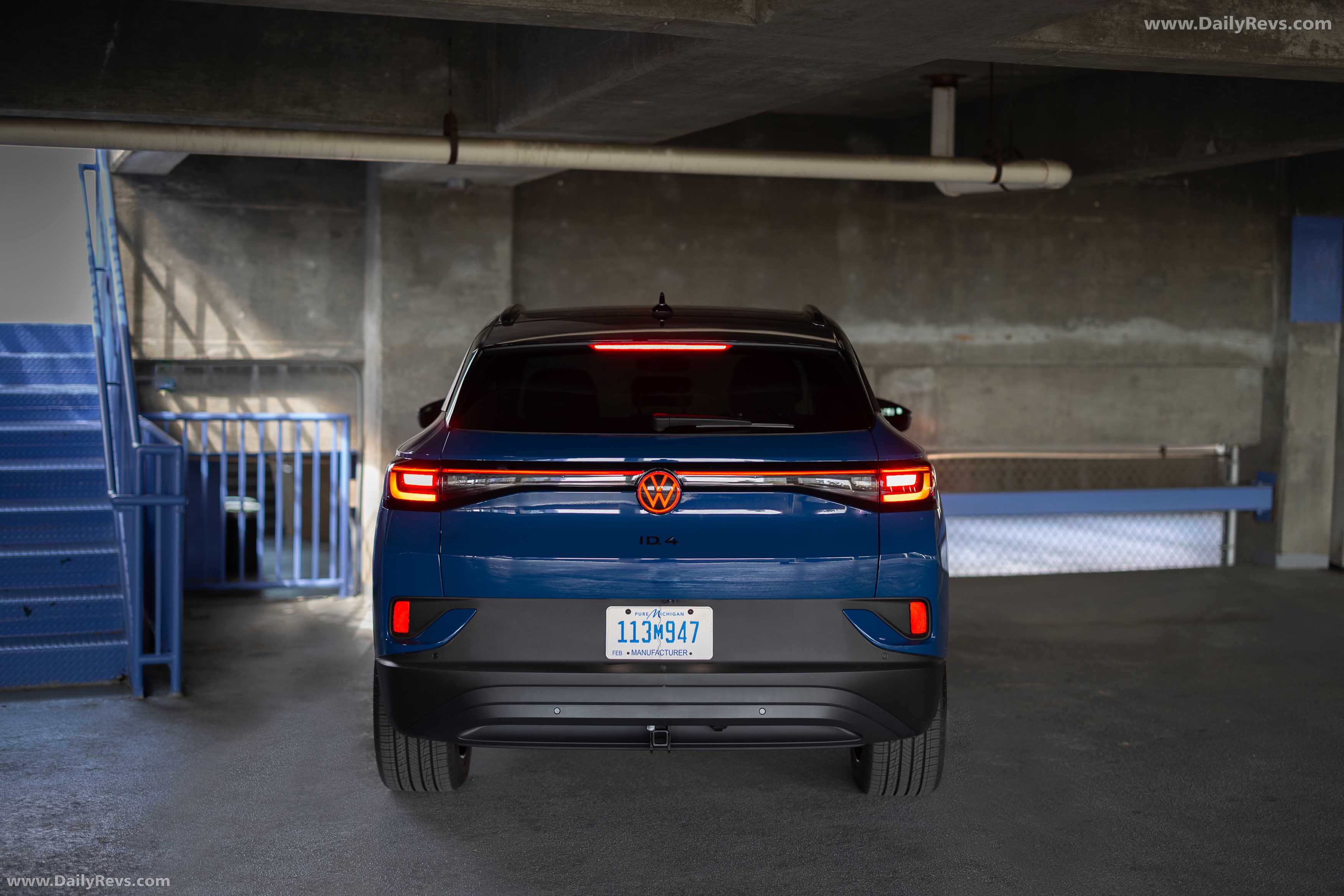 2025 Volkswagen ID.4 Black Package Rear View