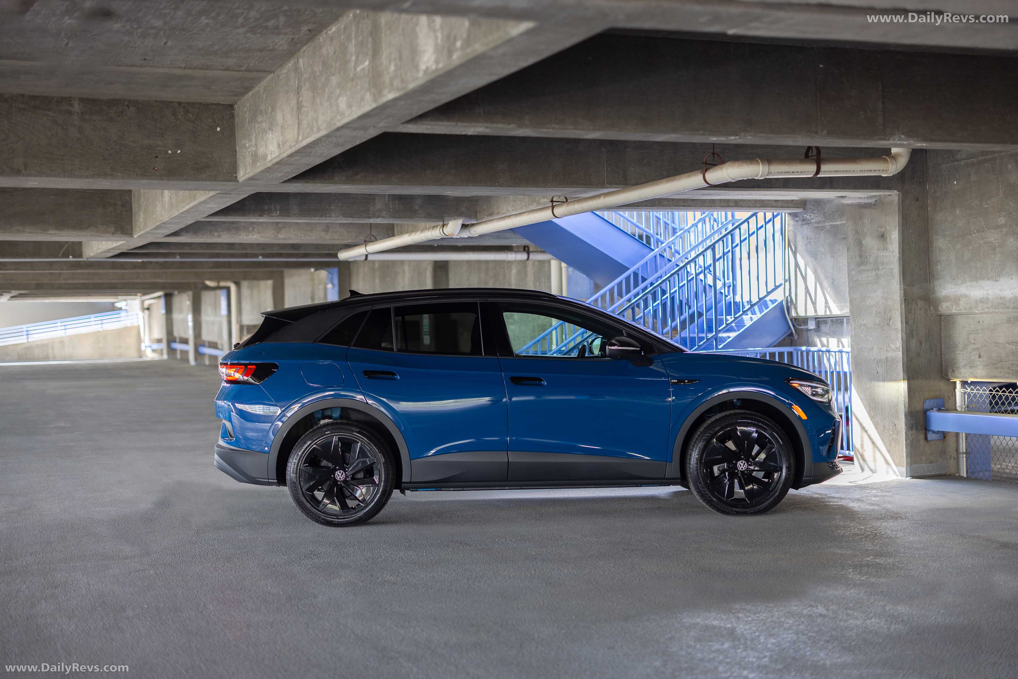 2025 Volkswagen ID.4 Black Package Side View