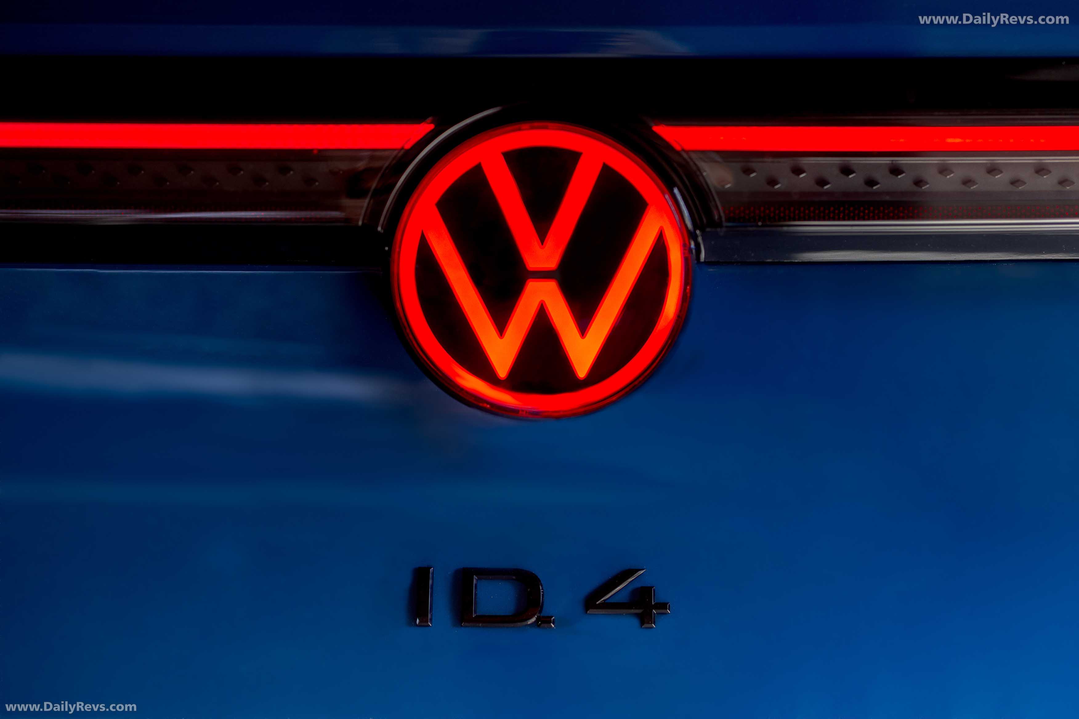 2025 Volkswagen ID.4 Black Package Exterior