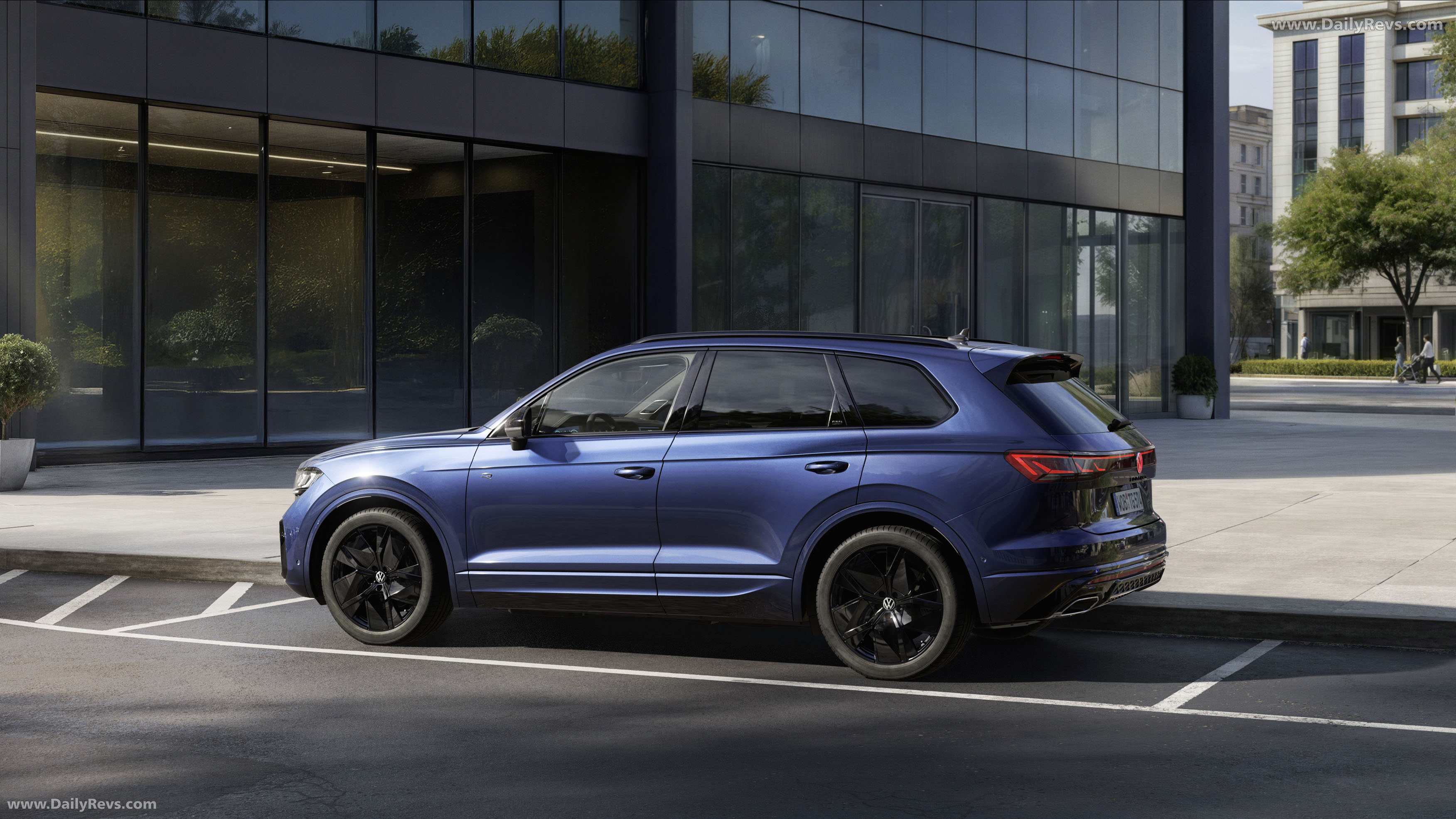 2026 Volkswagen Touareg Final Edition Side View