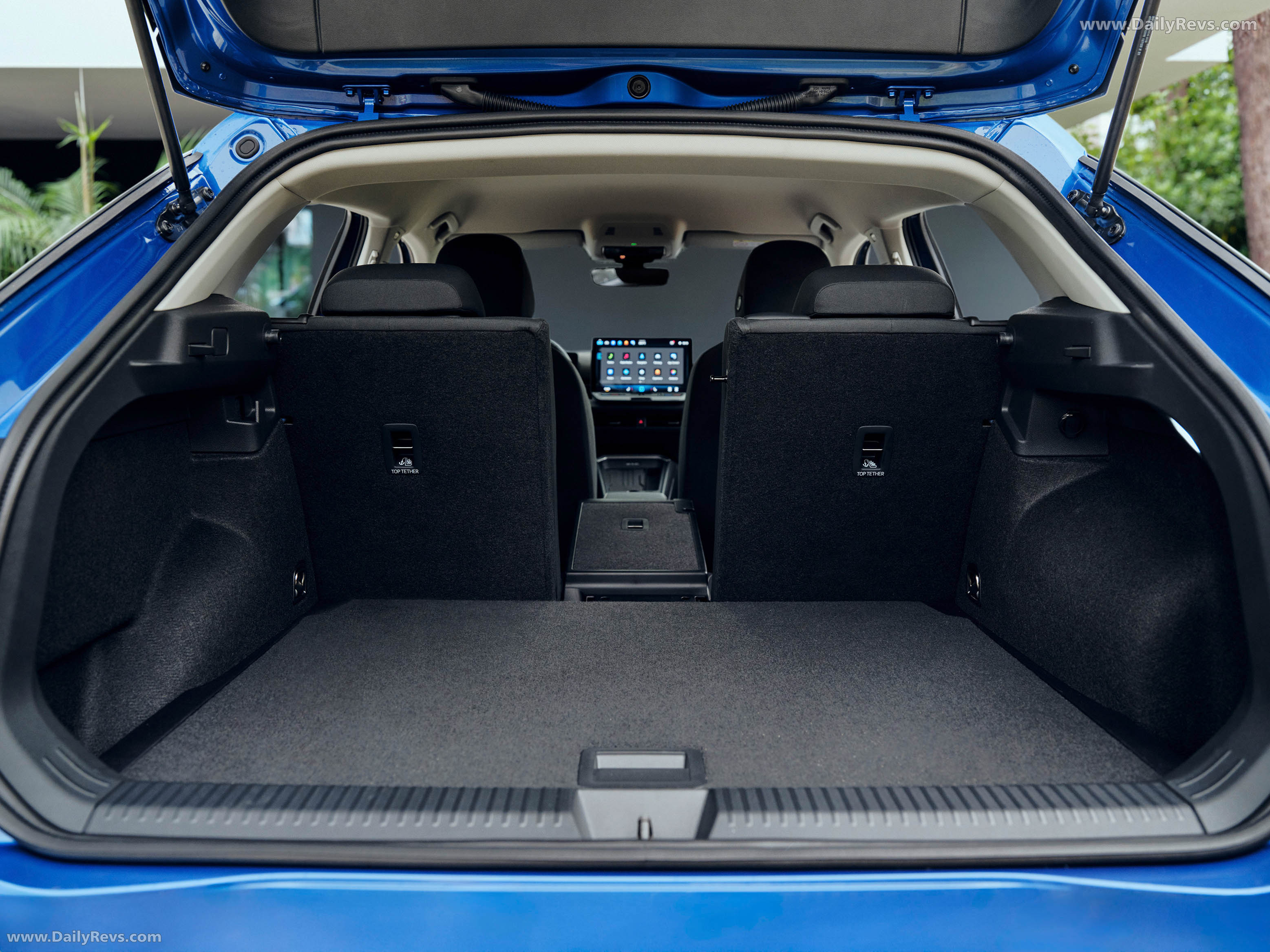 2026 Volkswagen T-Roc eTSI Celestial Blue Interior