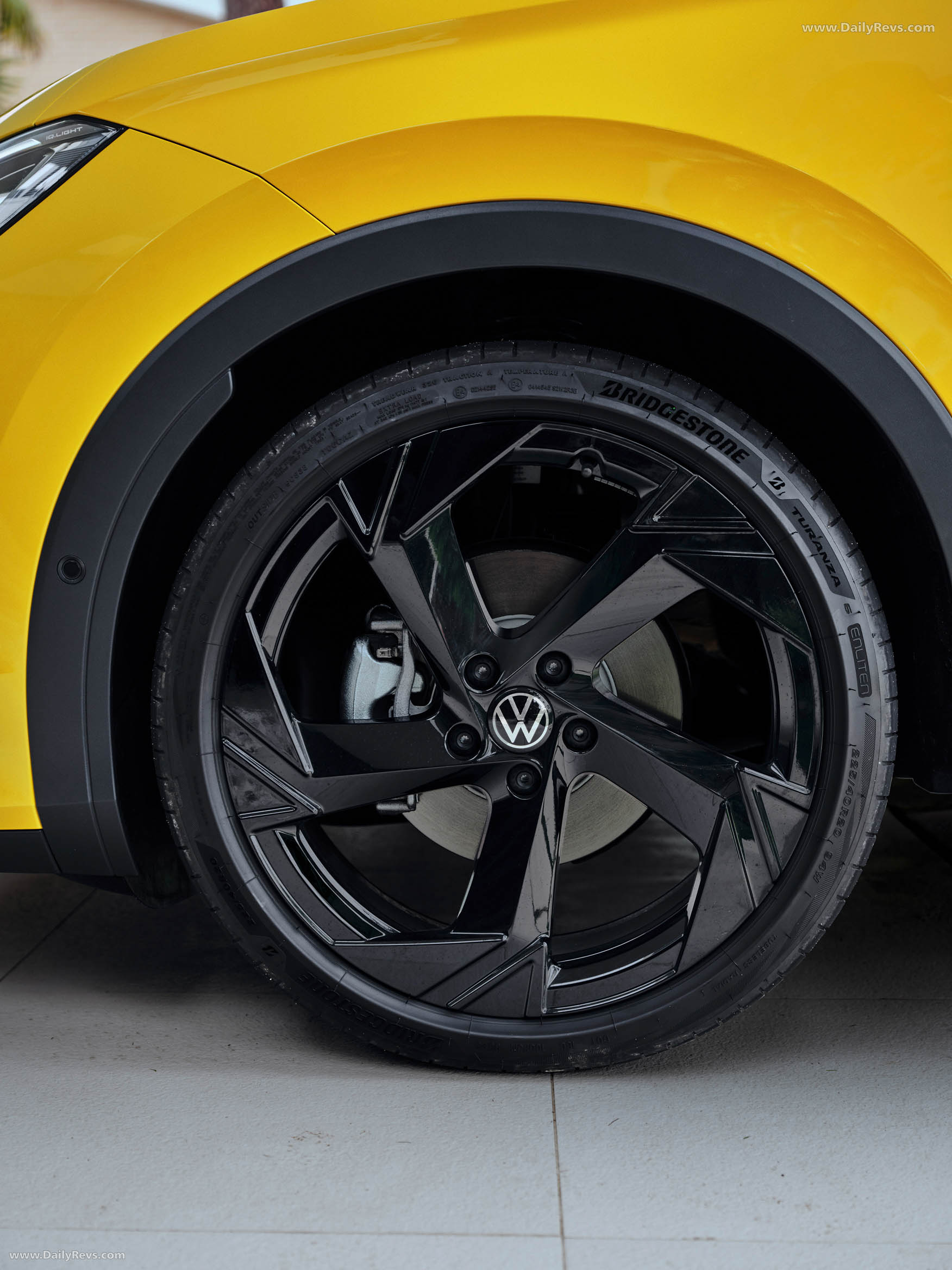 2026 Volkswagen T-Roc R-Line Exterior