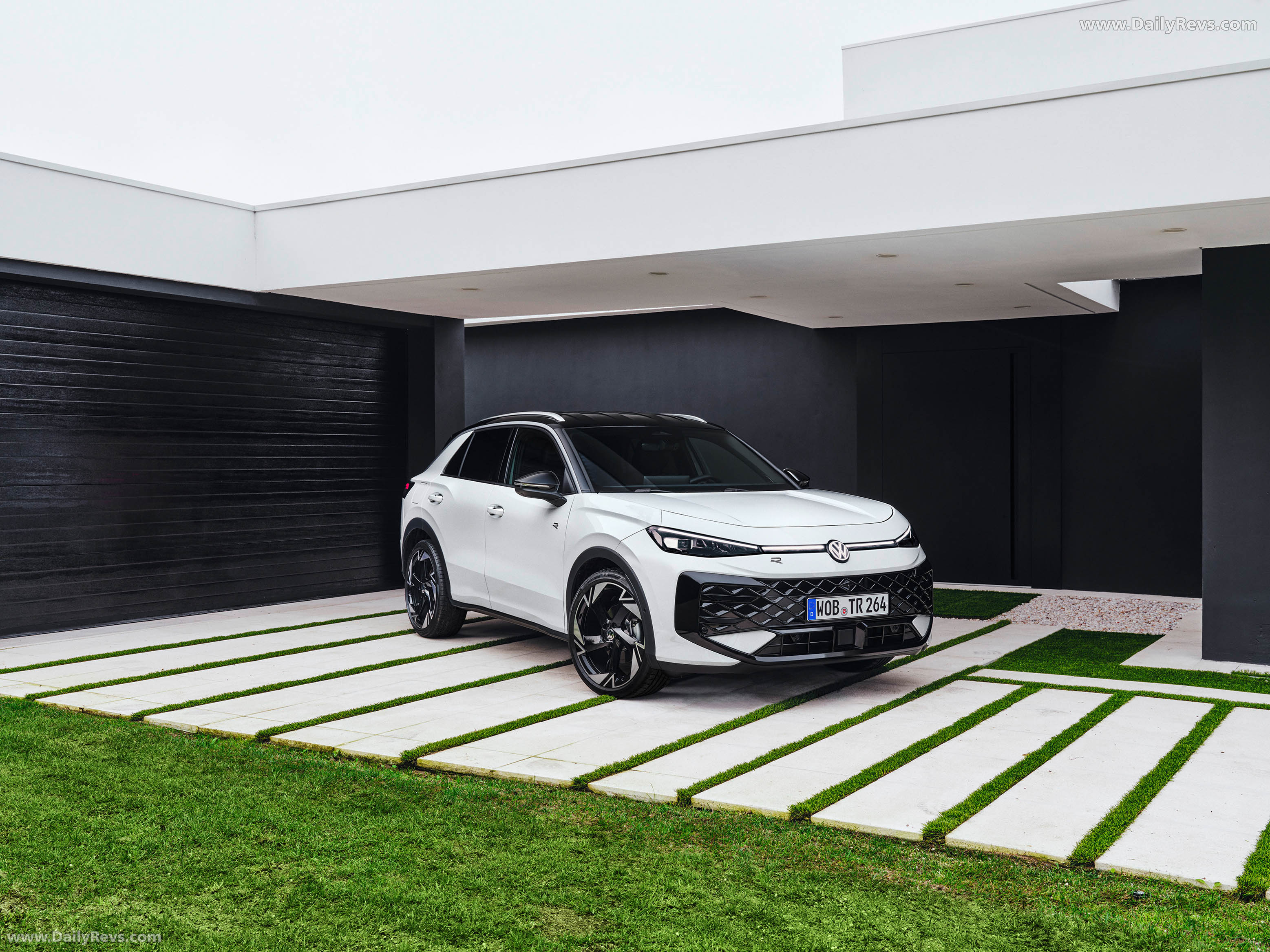 2026 Volkswagen T-Roc eTSI R-Line Front View