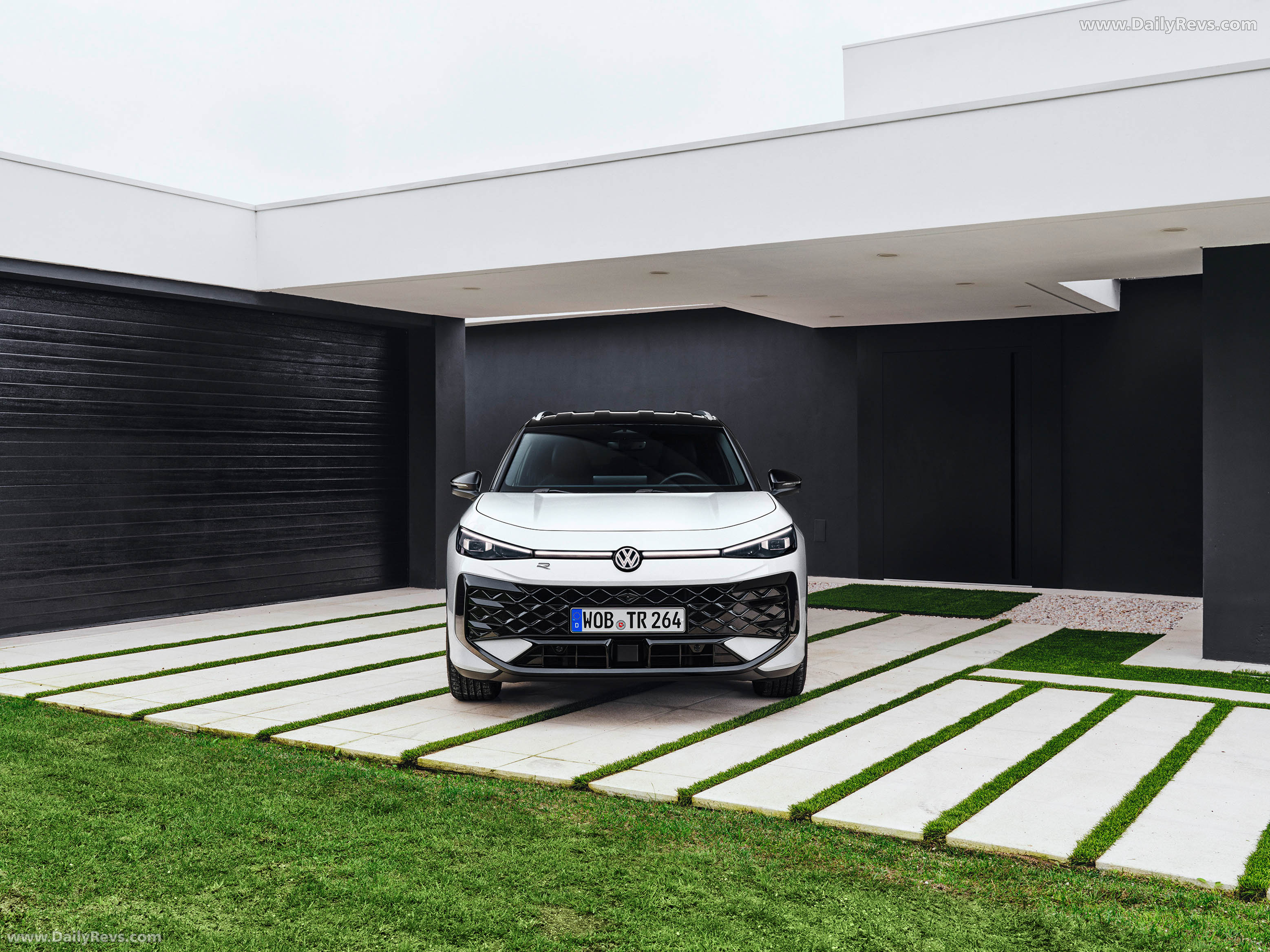 2026 Volkswagen T-Roc eTSI R-Line Front View