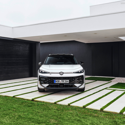 2026 Volkswagen T-Roc eTSI R-Line Front View