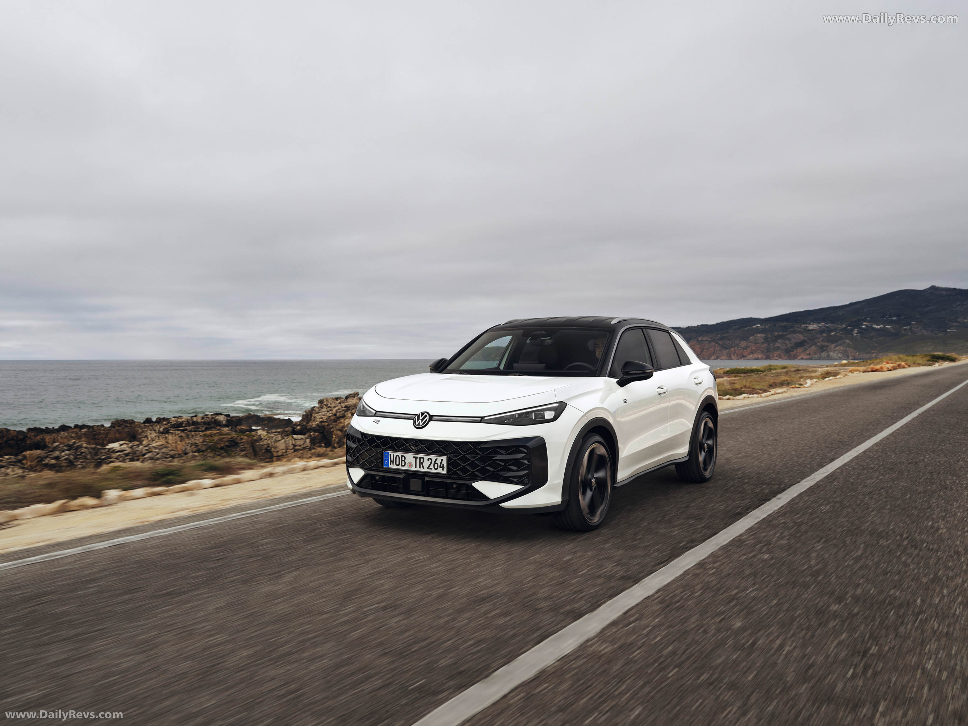 2026 Volkswagen T-Roc eTSI R-Line Front View