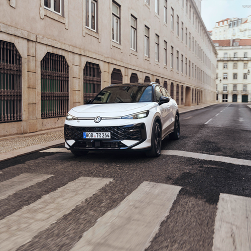 2026 Volkswagen T-Roc eTSI R-Line Front View