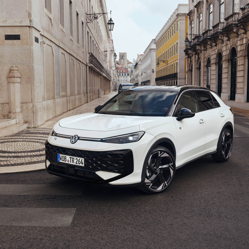 2026 Volkswagen T-Roc eTSI R-Line Front View