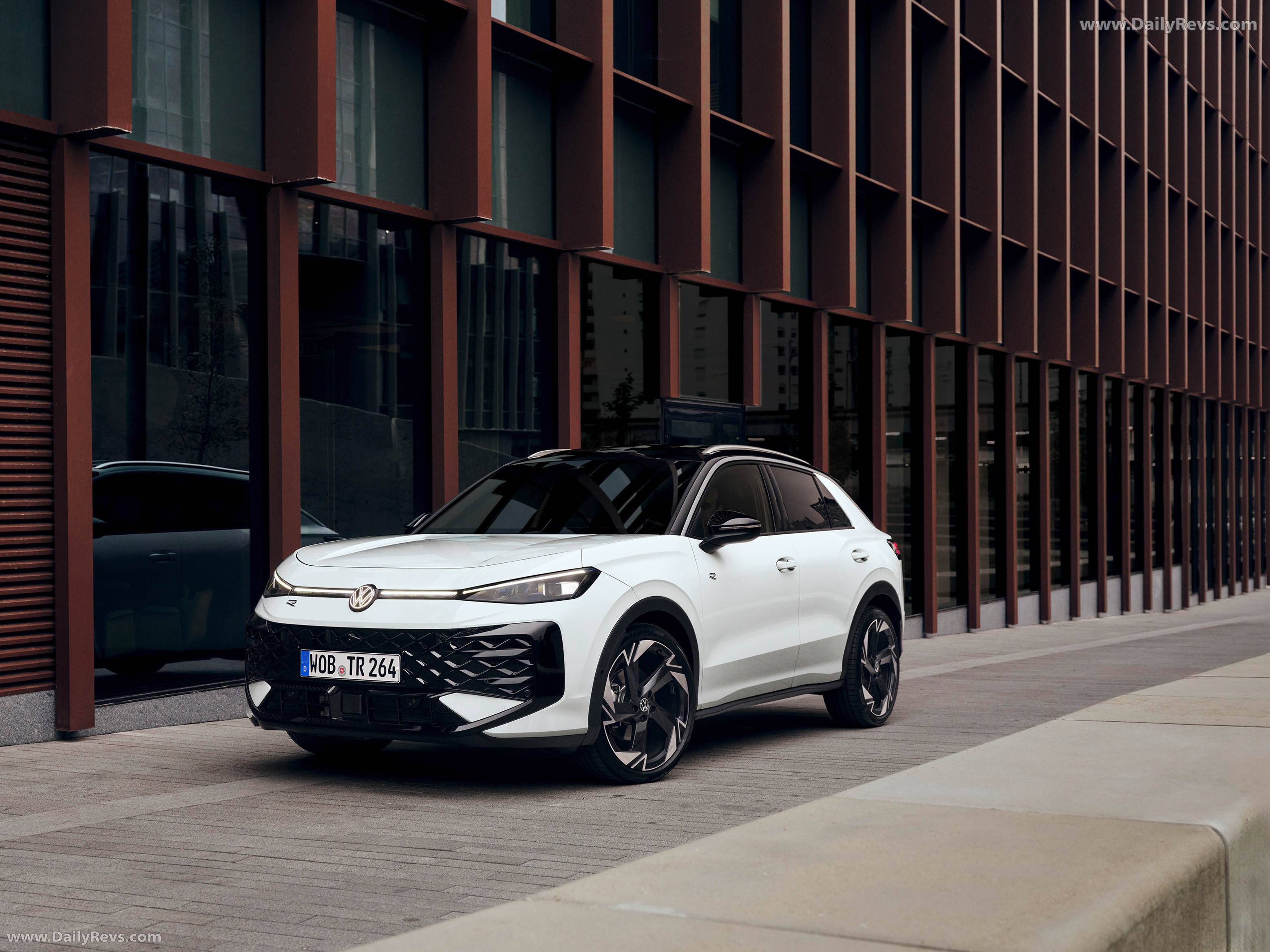 2026 Volkswagen T-Roc eTSI R-Line Front View
