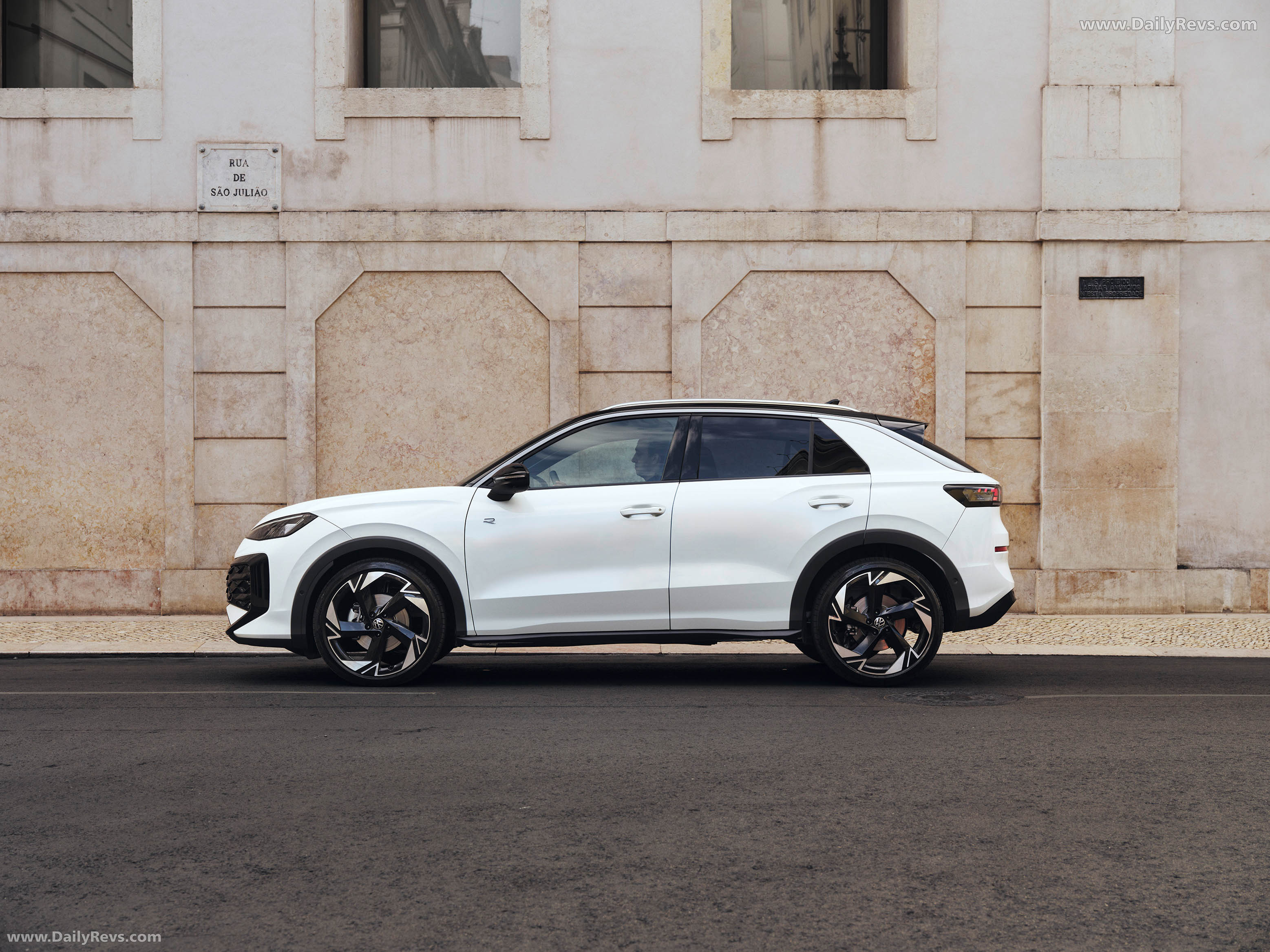 2026 Volkswagen T-Roc eTSI R-Line Side View
