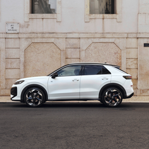 2026 Volkswagen T-Roc eTSI R-Line Side View