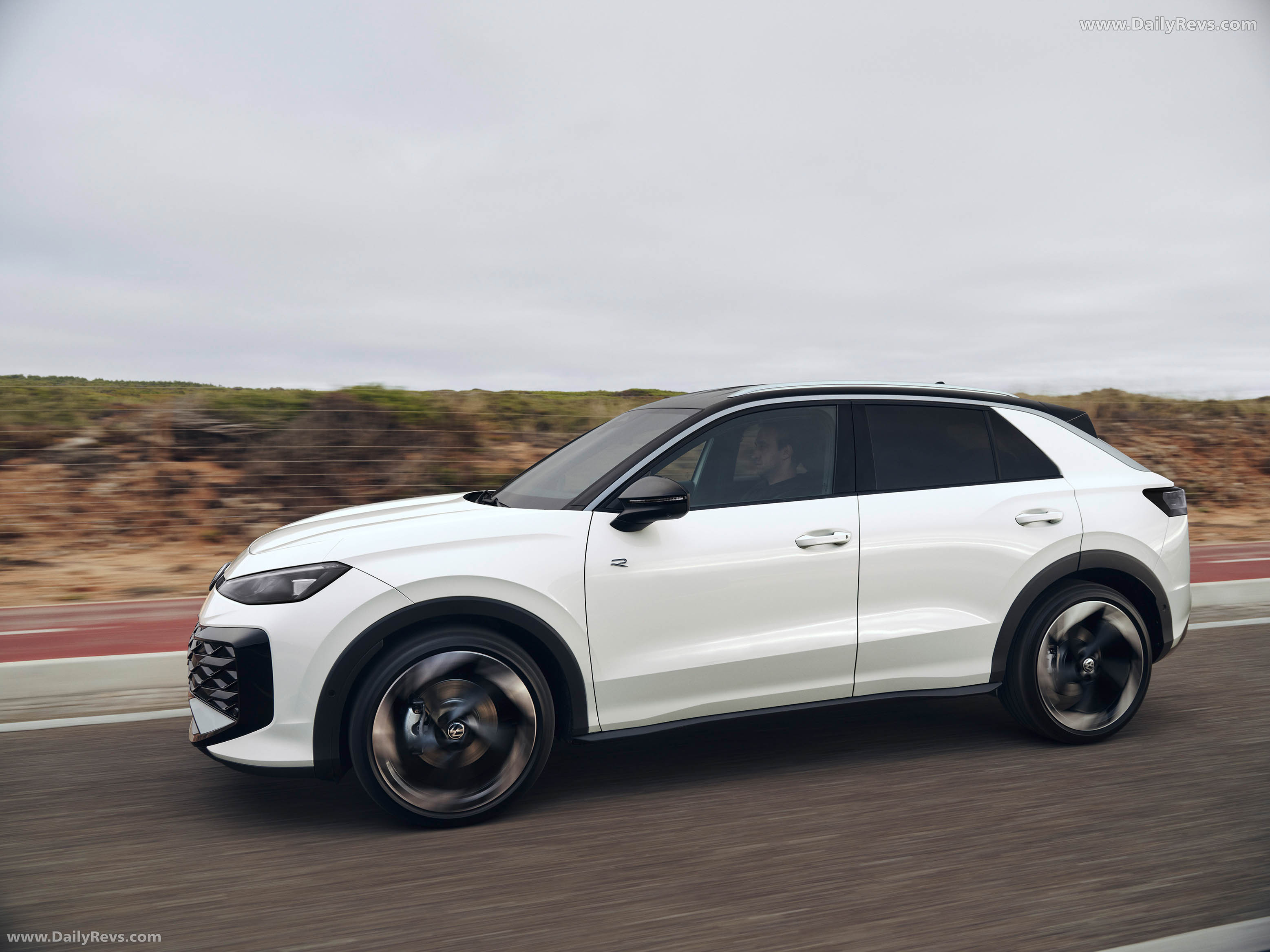 2026 Volkswagen T-Roc eTSI R-Line Side View