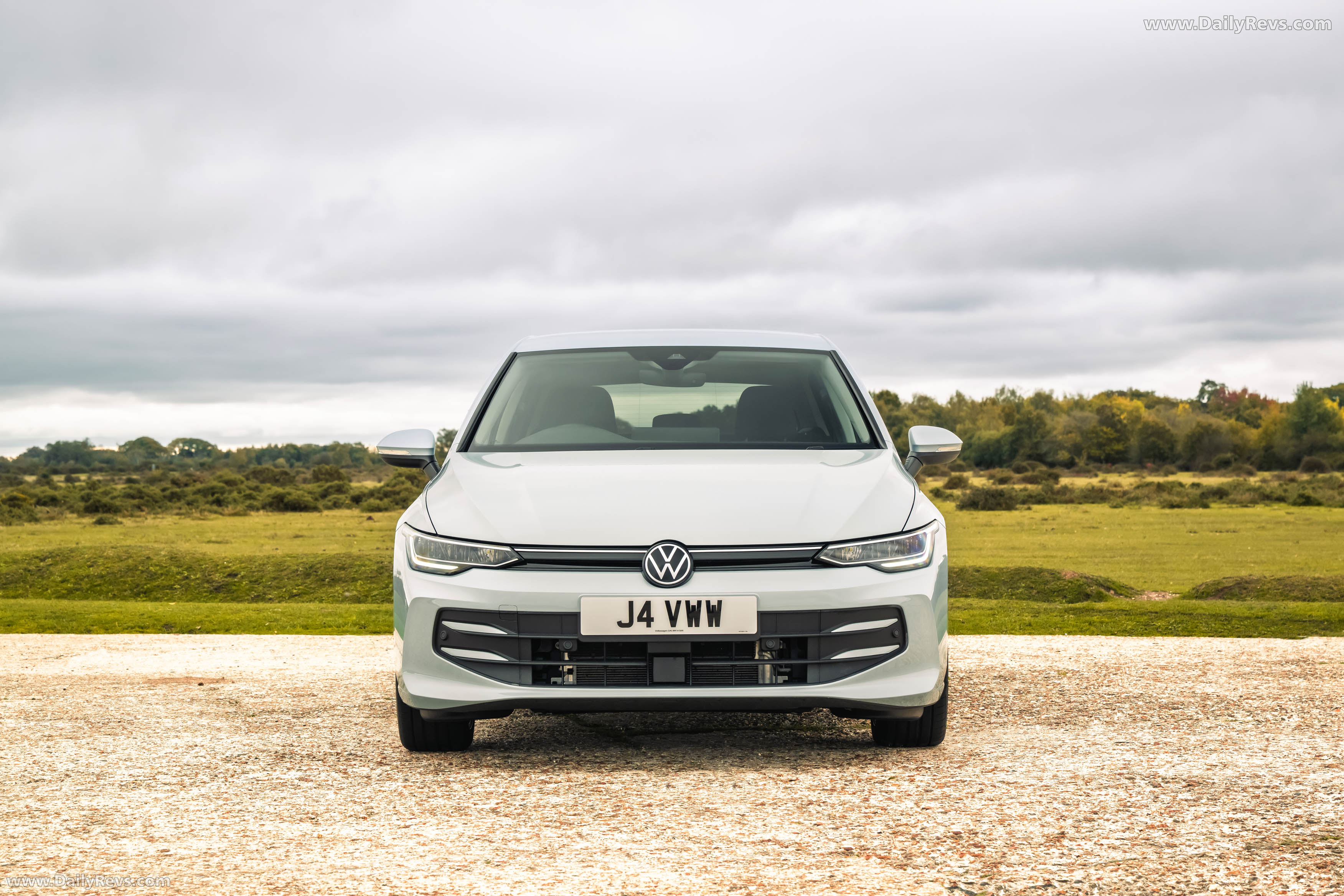 2025 Volkswagen Golf Match eHybrid Front View