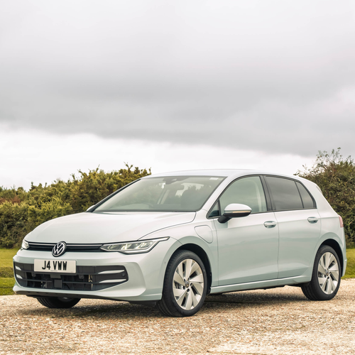 2025 Volkswagen Golf Match eHybrid Front View