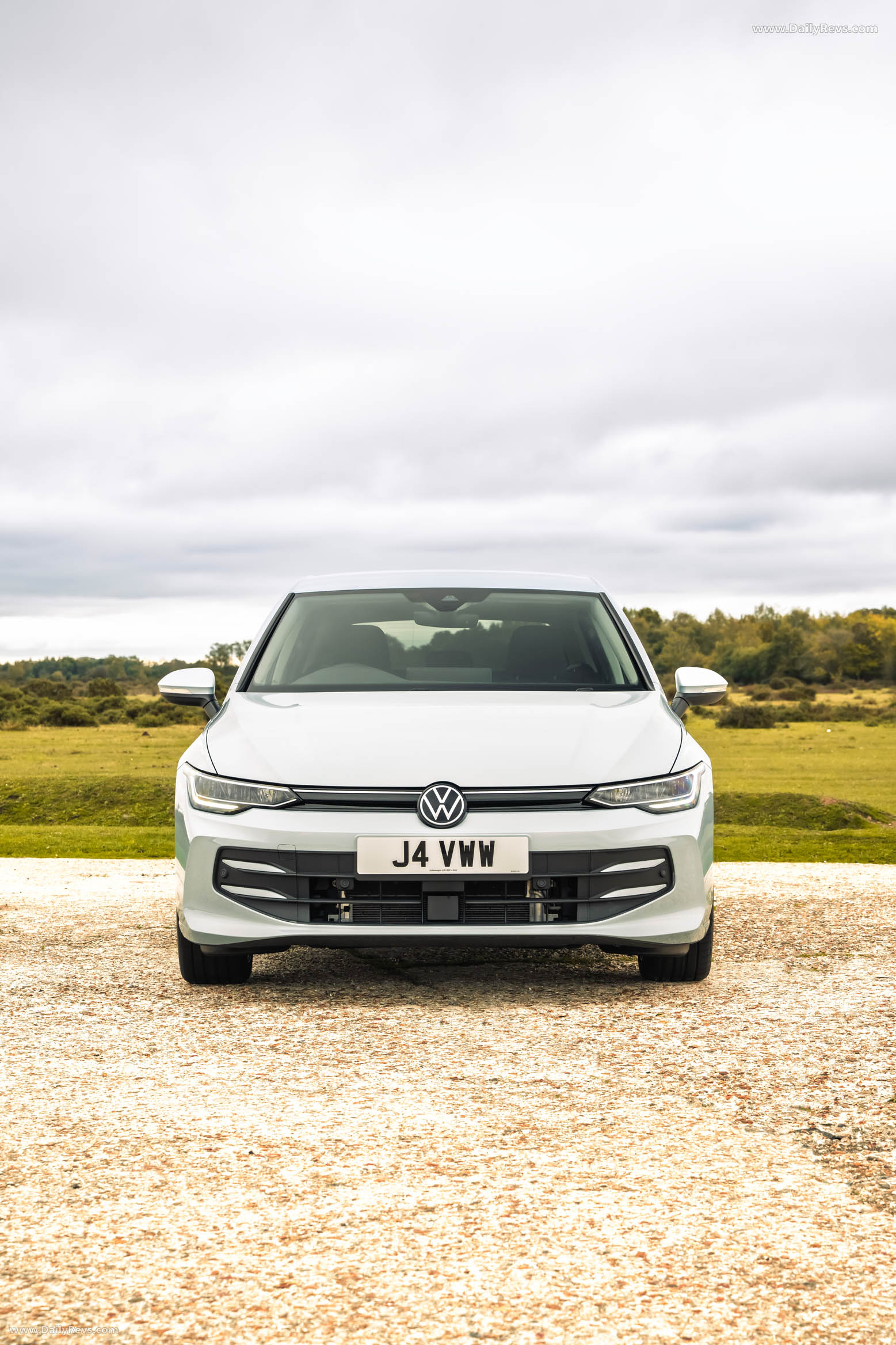 2025 Volkswagen Golf Match eHybrid Front View