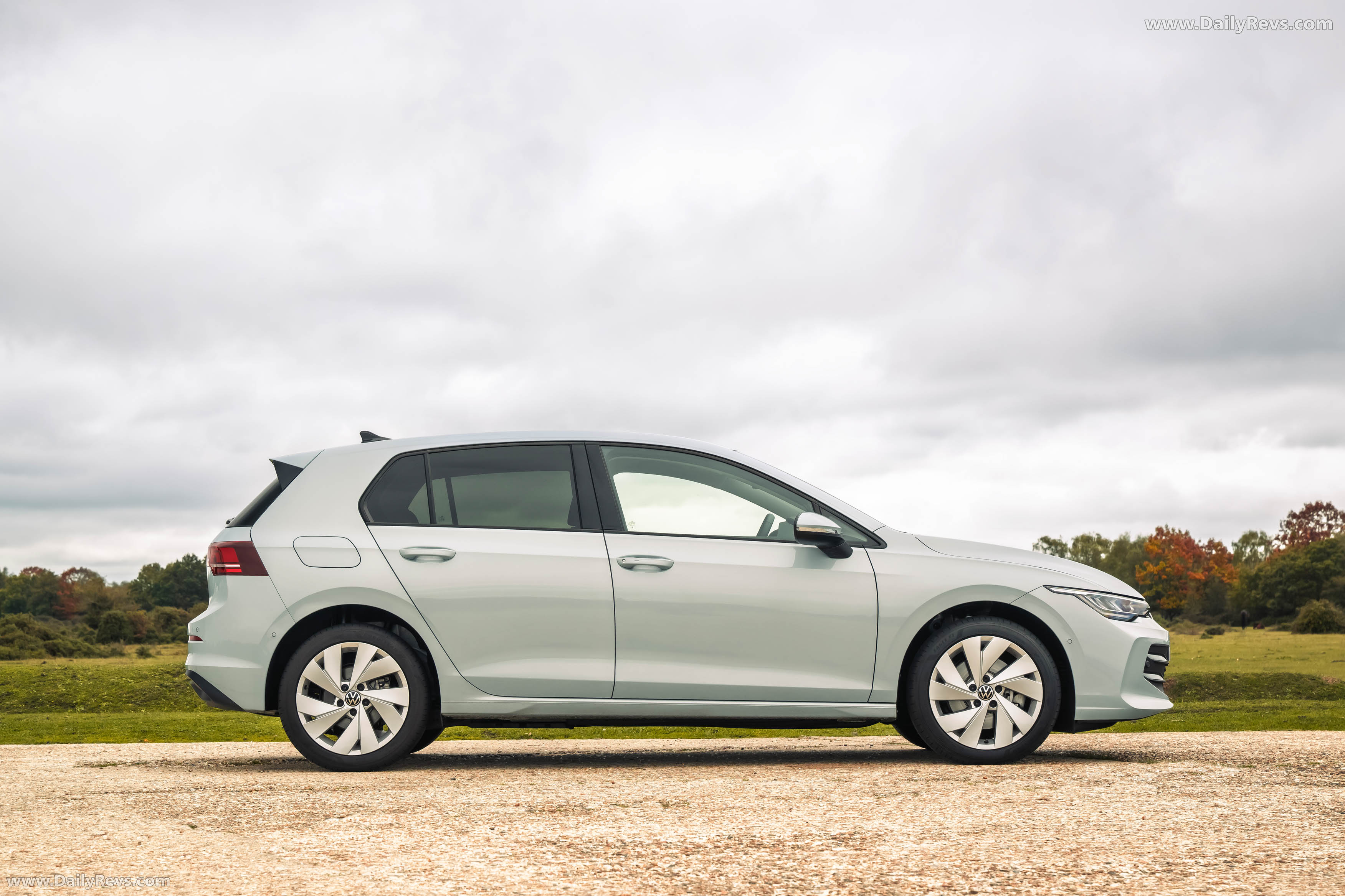 2025 Volkswagen Golf Match eHybrid Side View