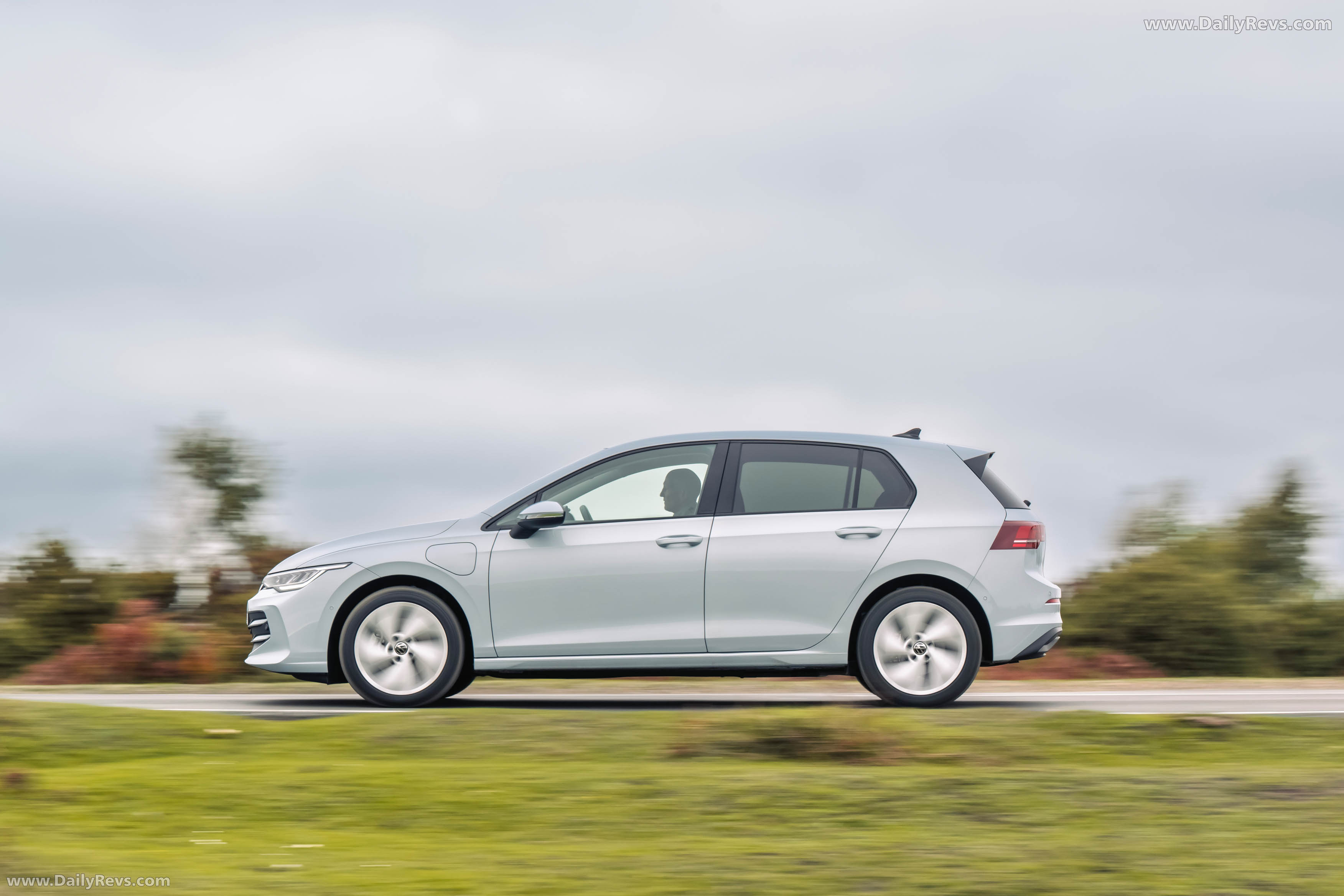 2025 Volkswagen Golf Match eHybrid Side View