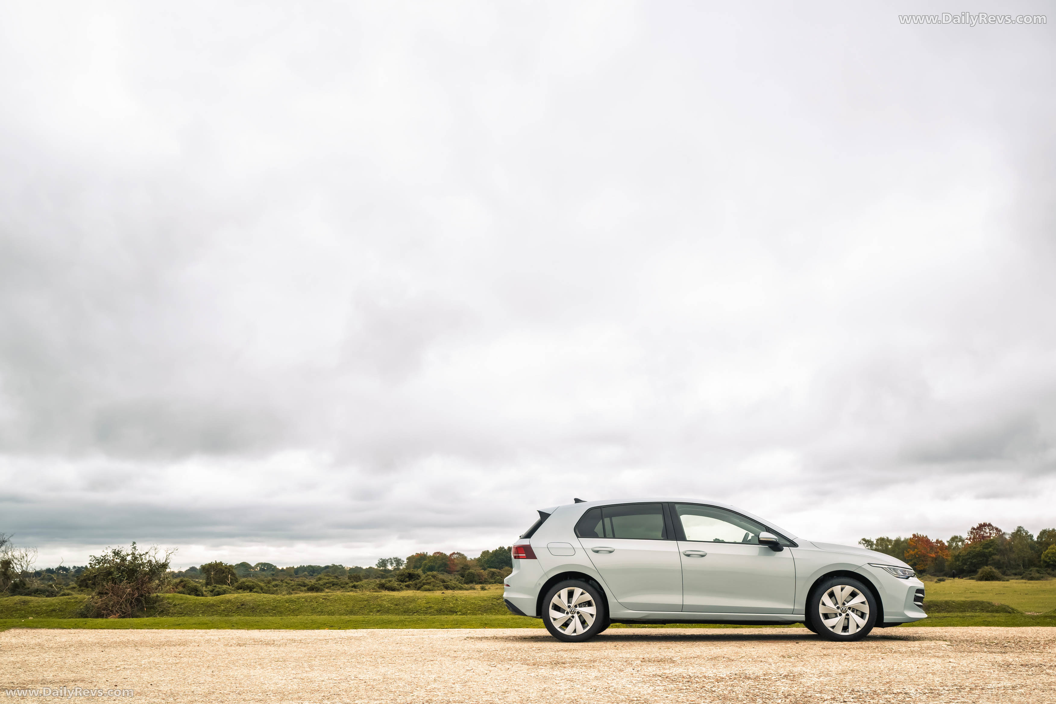 2025 Volkswagen Golf Match eHybrid Side View