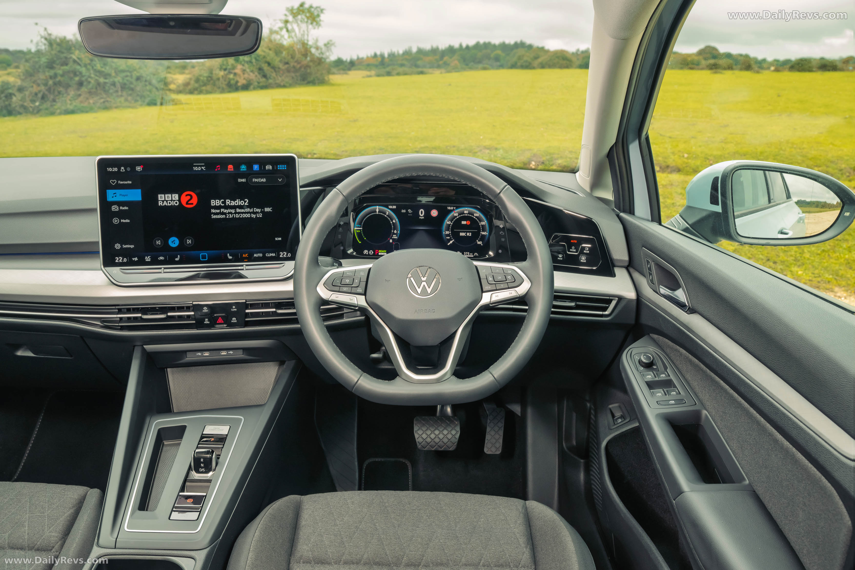 2025 Volkswagen Golf Match eHybrid Exterior