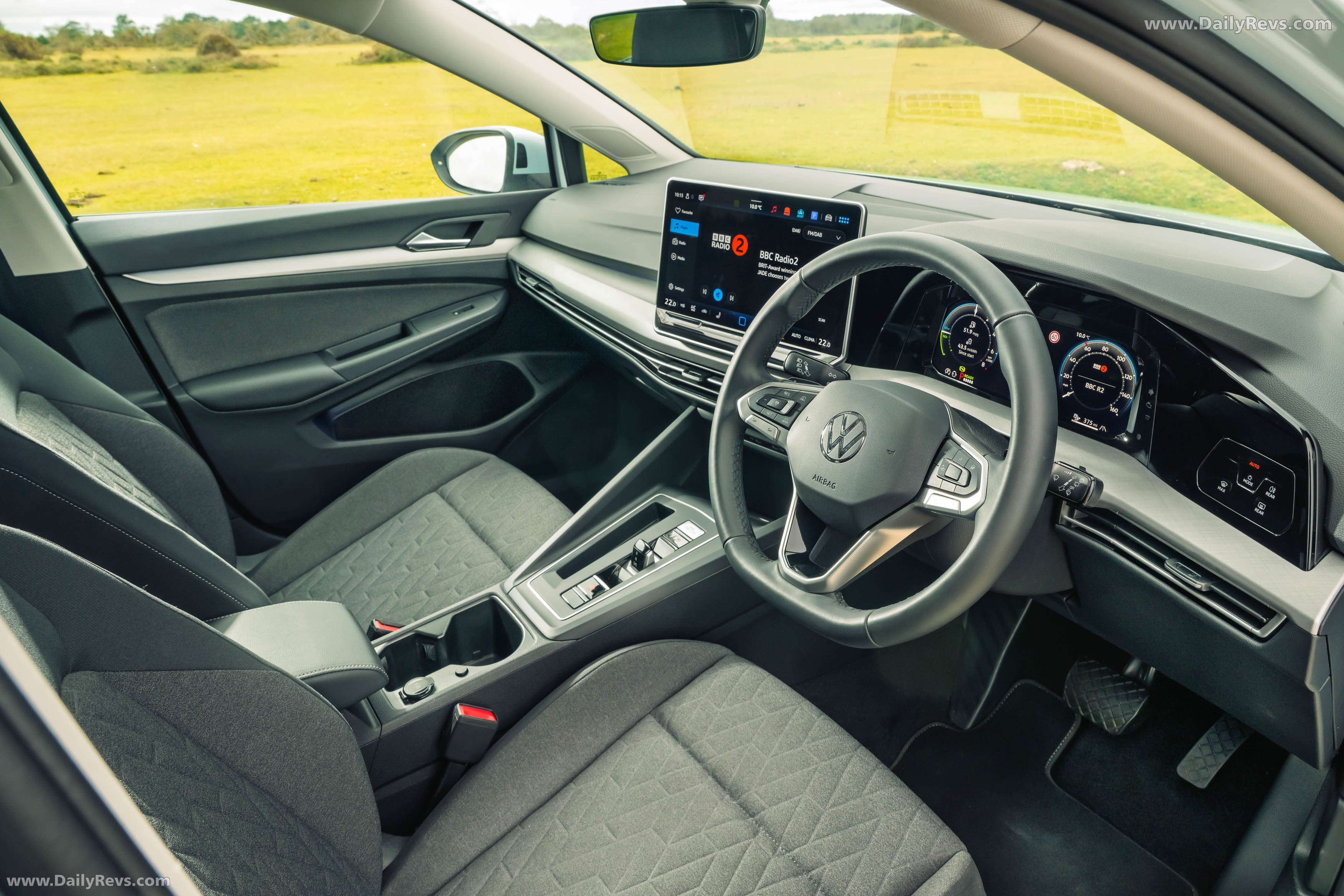 2025 Volkswagen Golf Match eHybrid Exterior