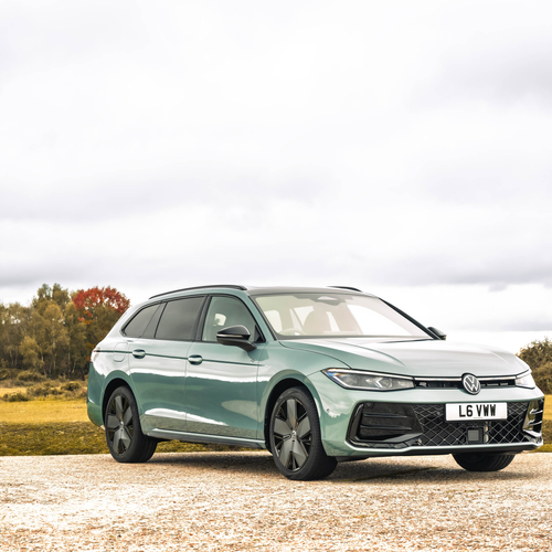 2025 Volkswagen Passat Black Edition eHybrid UK Version Front View