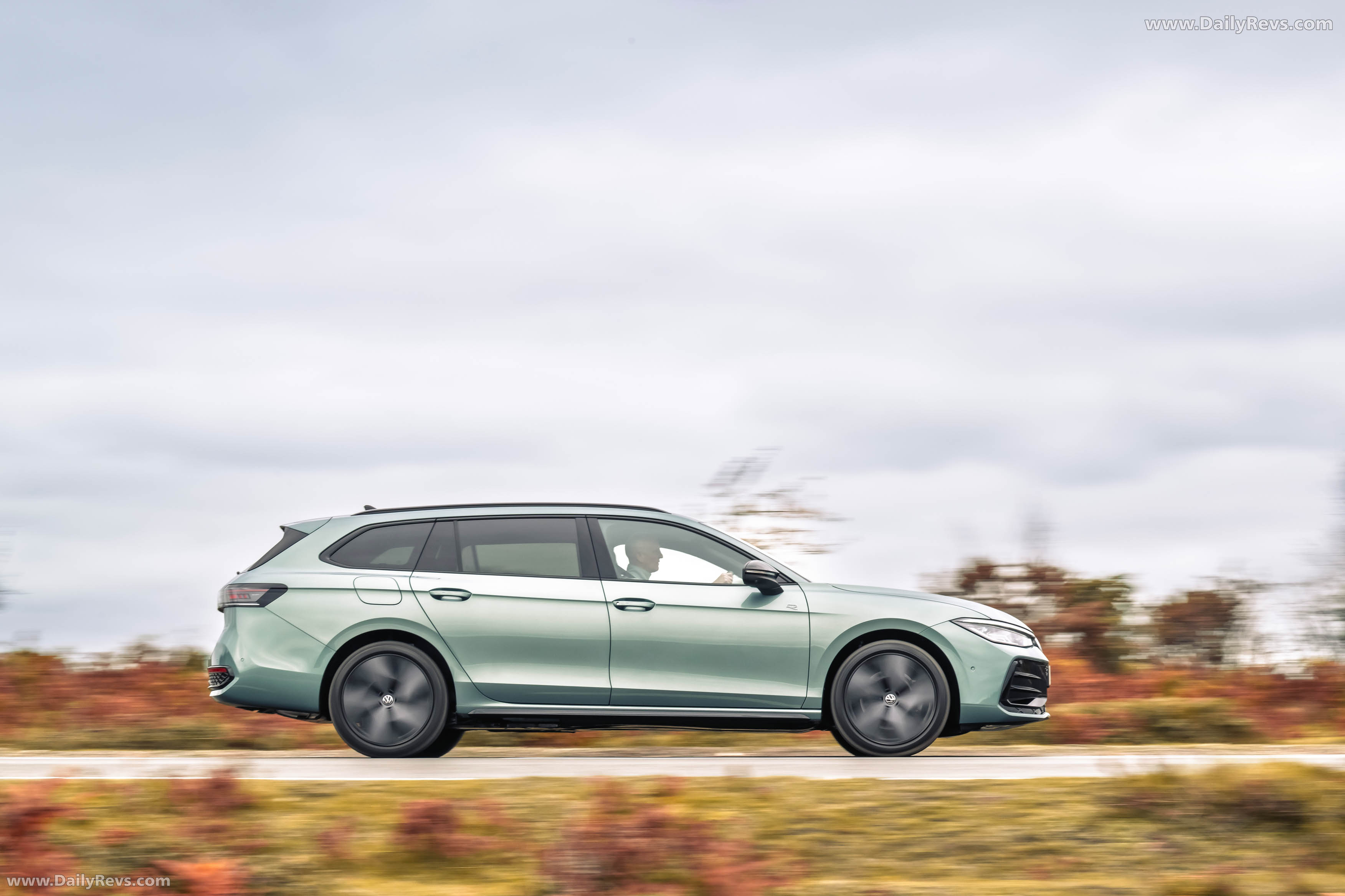 2025 Volkswagen Passat Black Edition eHybrid UK Version Side View