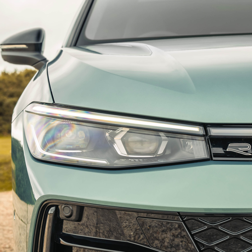 2025 Volkswagen Passat Black Edition eHybrid UK Version Exterior