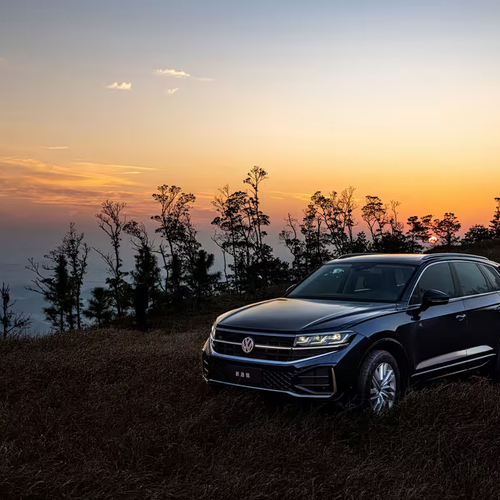 2026 Volkswagen Touareg R Cross Edition Front View