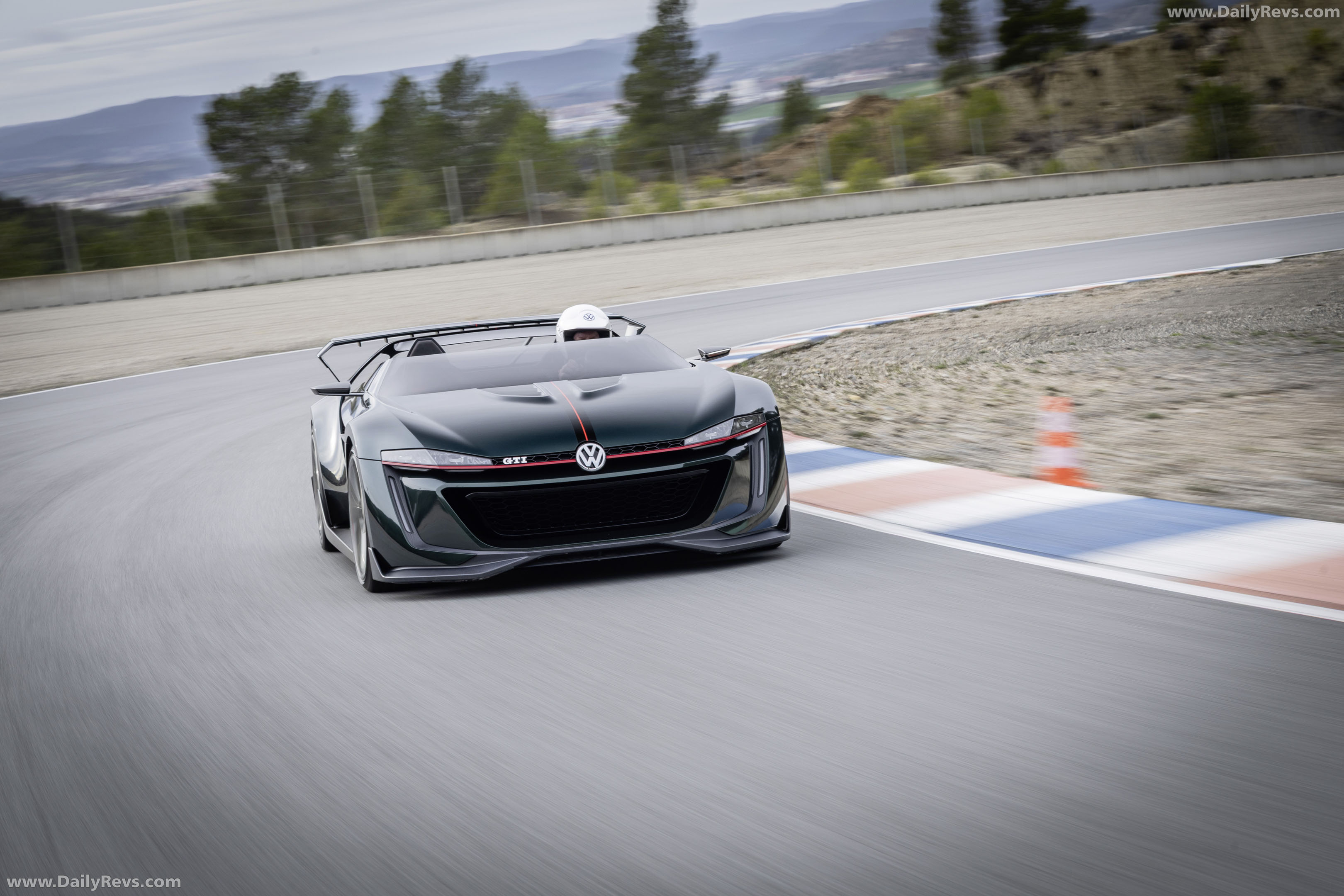 2014 Volkswagen GTI Roadster Concept Front View