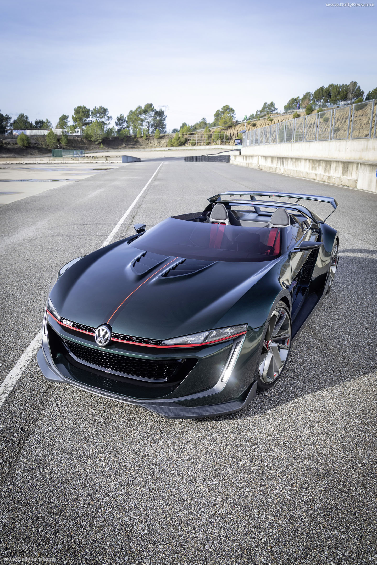 2014 Volkswagen GTI Roadster Concept Front View