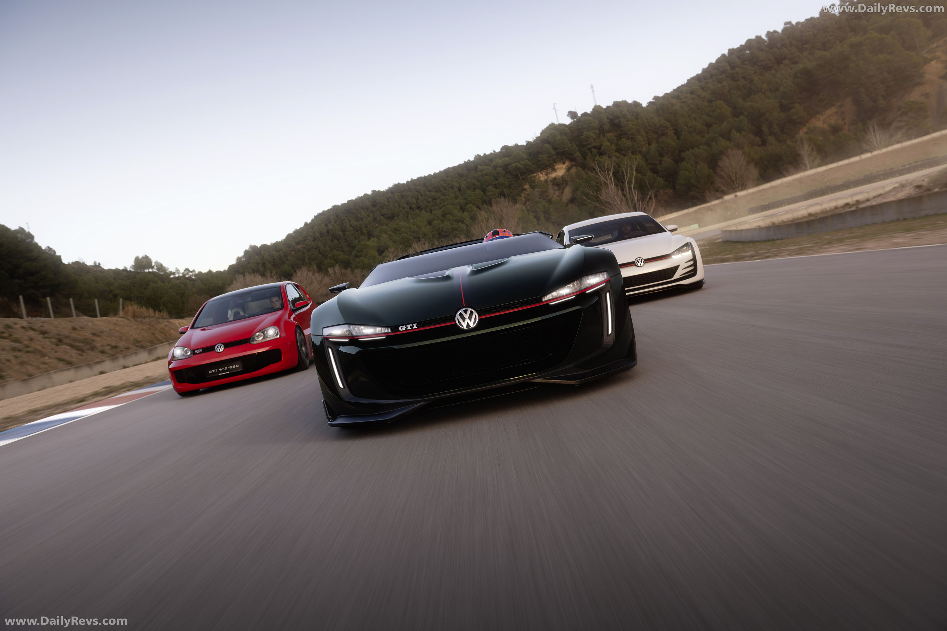 2014 Volkswagen GTI Roadster Concept Front View