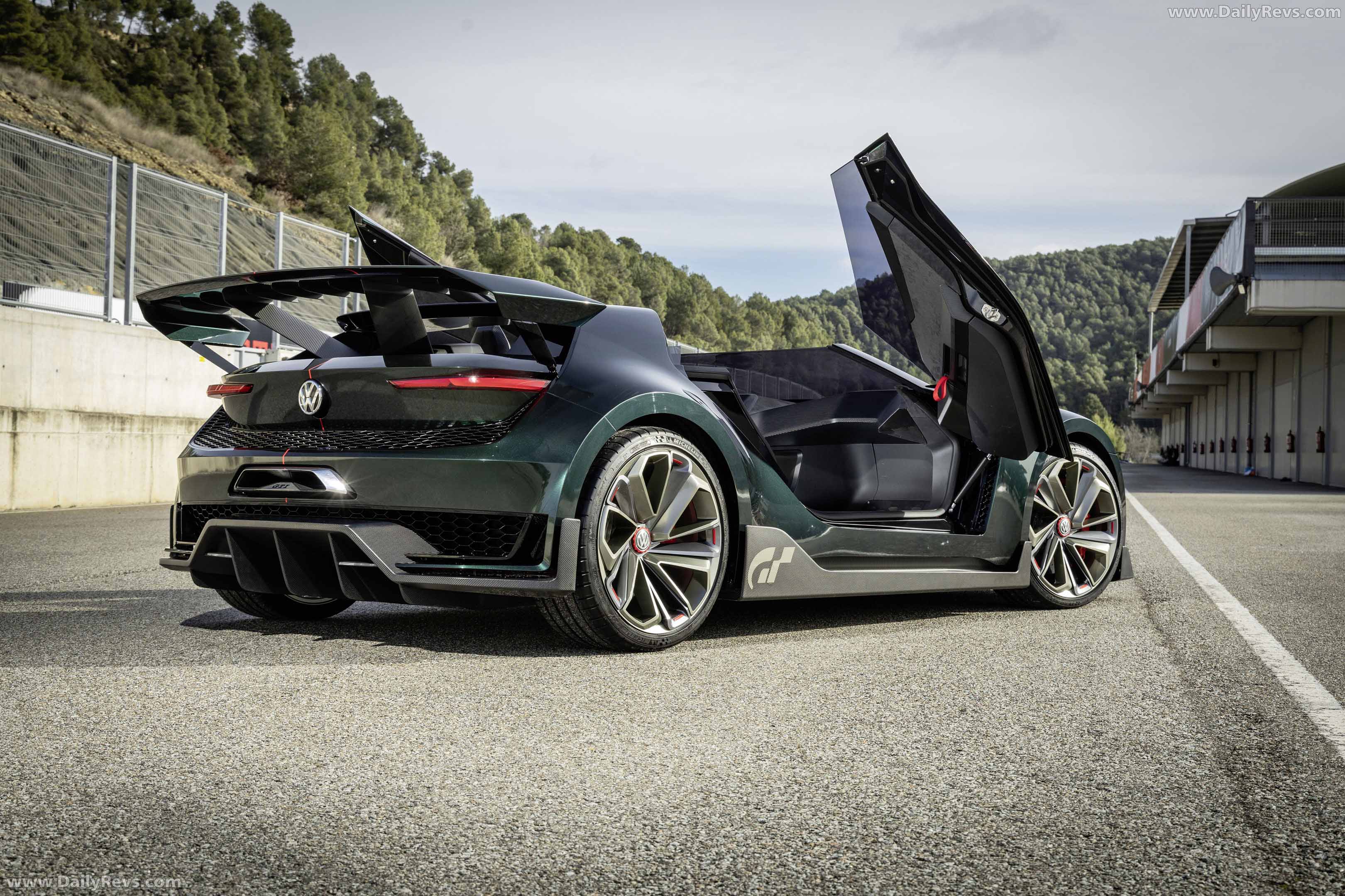 2014 Volkswagen GTI Roadster Concept Rear View
