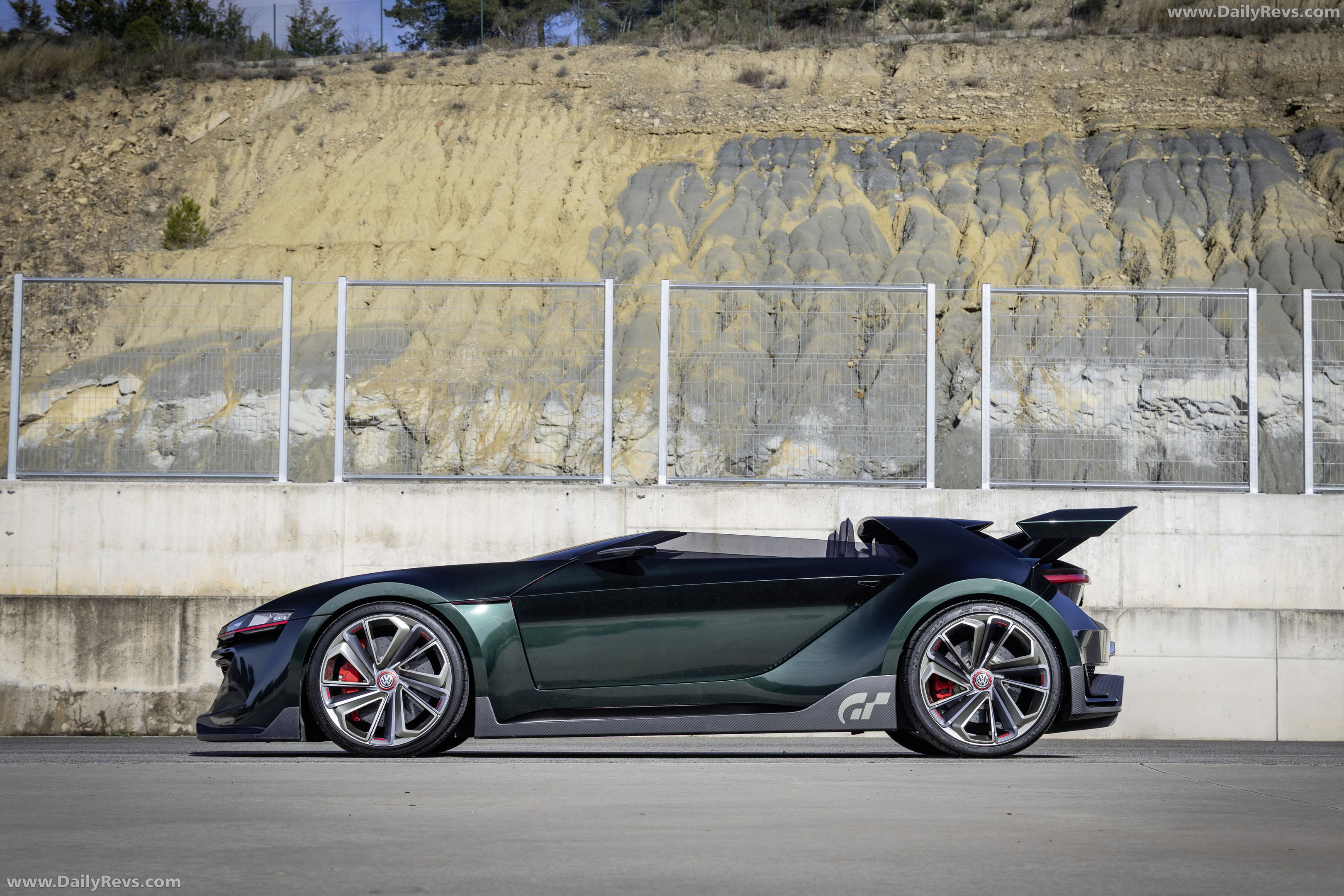 2014 Volkswagen GTI Roadster Concept Side View